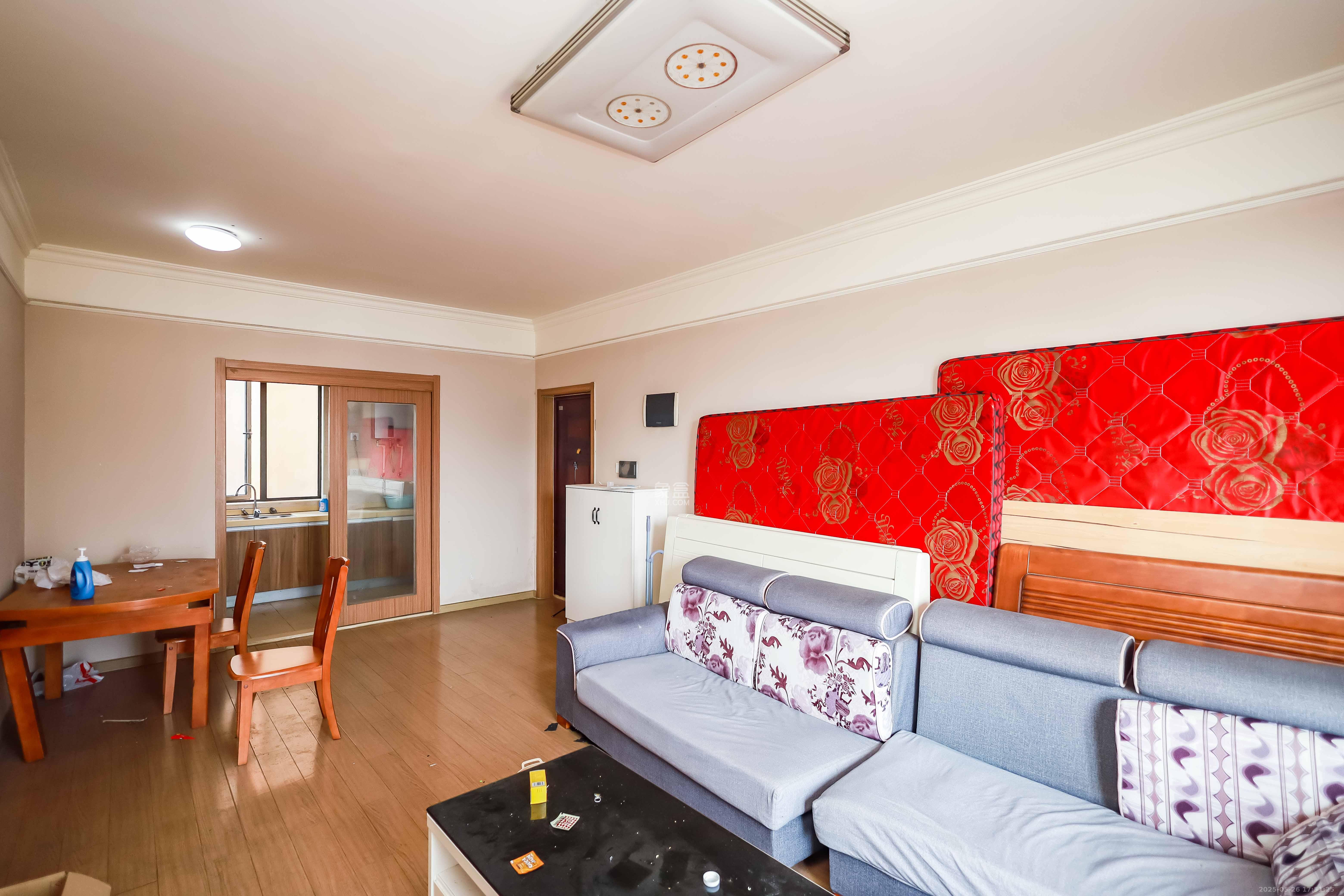 麓谷小镇 3室2厅2卫 71.5万 麓谷小镇 3室2厅2卫 71.5万客厅