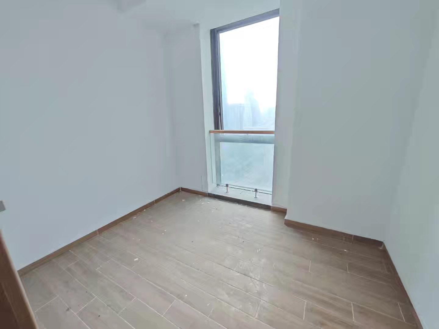 海航豪庭南苑 3室2厅2卫 300.0万 海航豪庭南苑 3室2厅2卫 300.0万客厅