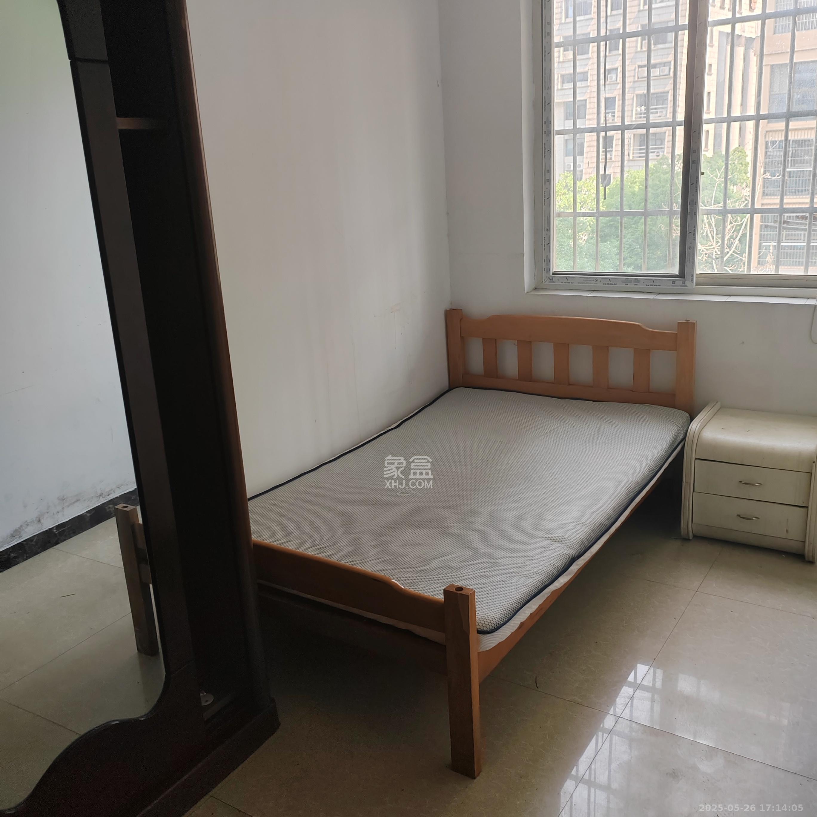 东南雅苑 3室2厅1卫 2500.0元/月 东南雅苑 3室2厅1卫 2500.0元/月室内图