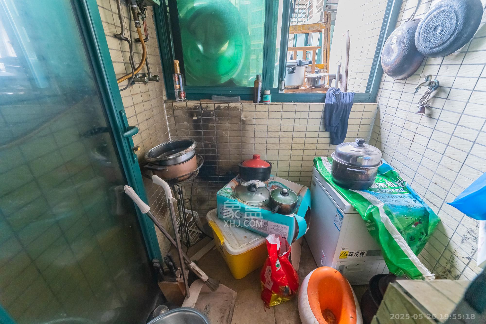 恒大翡翠华庭 2室2厅1卫 76.0万 恒大翡翠华庭 2室2厅1卫 76.0万厨房