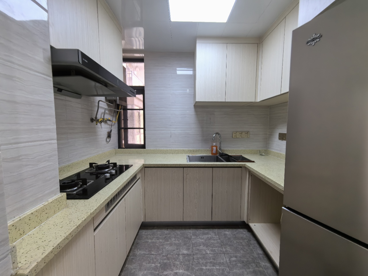 伊泰天骄二期 2室2厅1卫 136.0万 伊泰天骄二期 2室2厅1卫 136.0万室内图