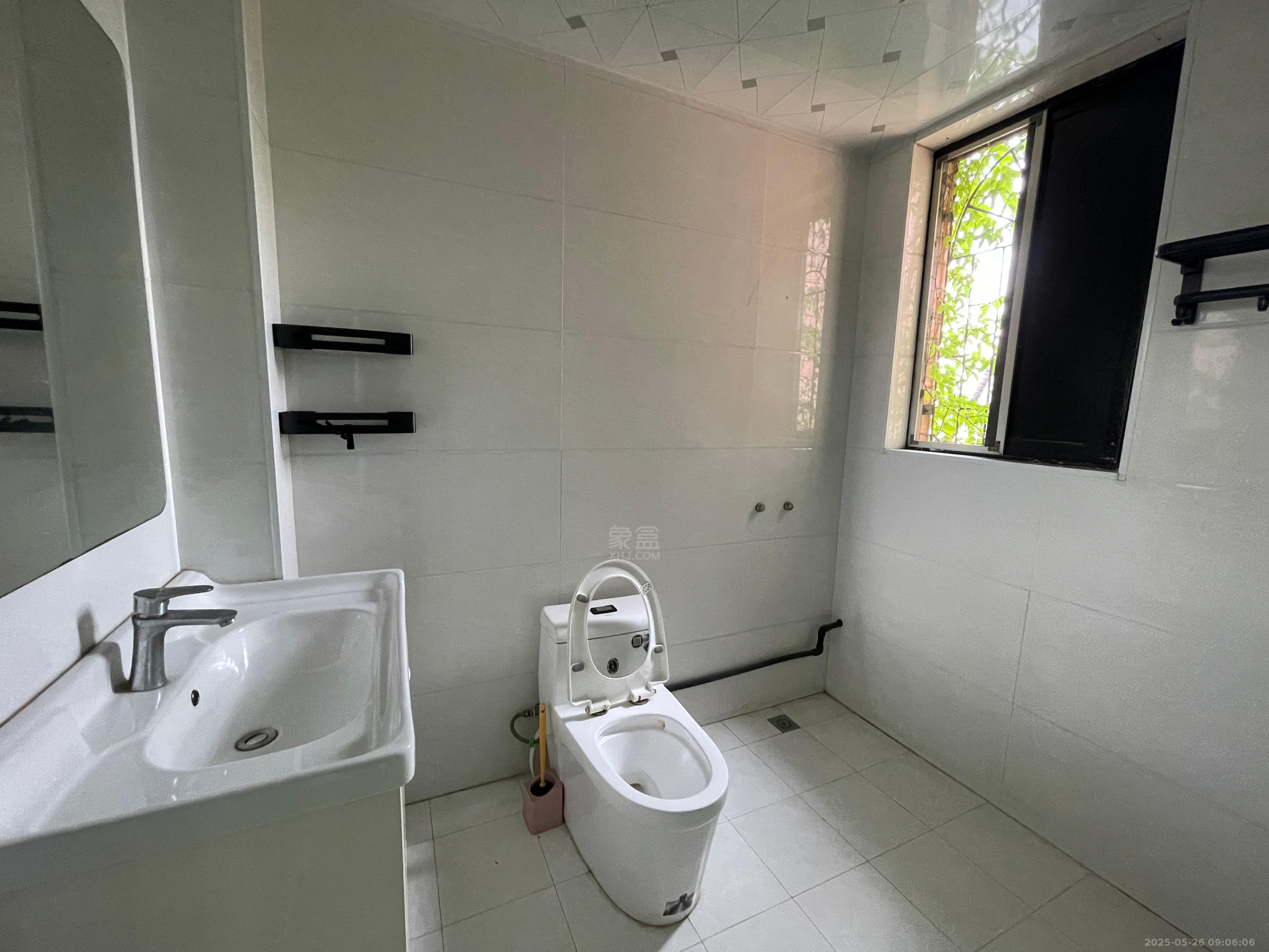 银苑小区 3室2厅2卫 1600.0元/月 银苑小区 3室2厅2卫 1600.0元/月室内图