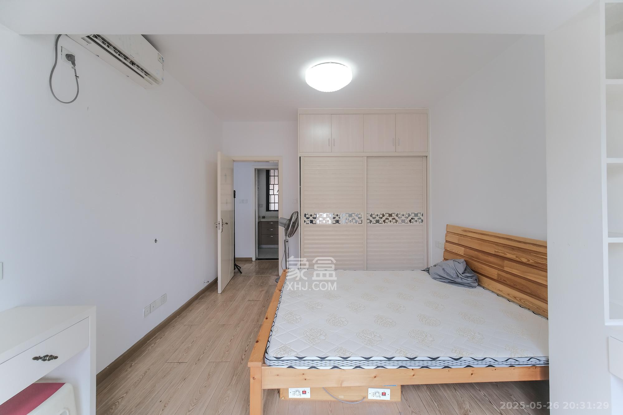 三一街区 2室2厅1卫 52.0万 三一街区 2室2厅1卫 52.0万卧室