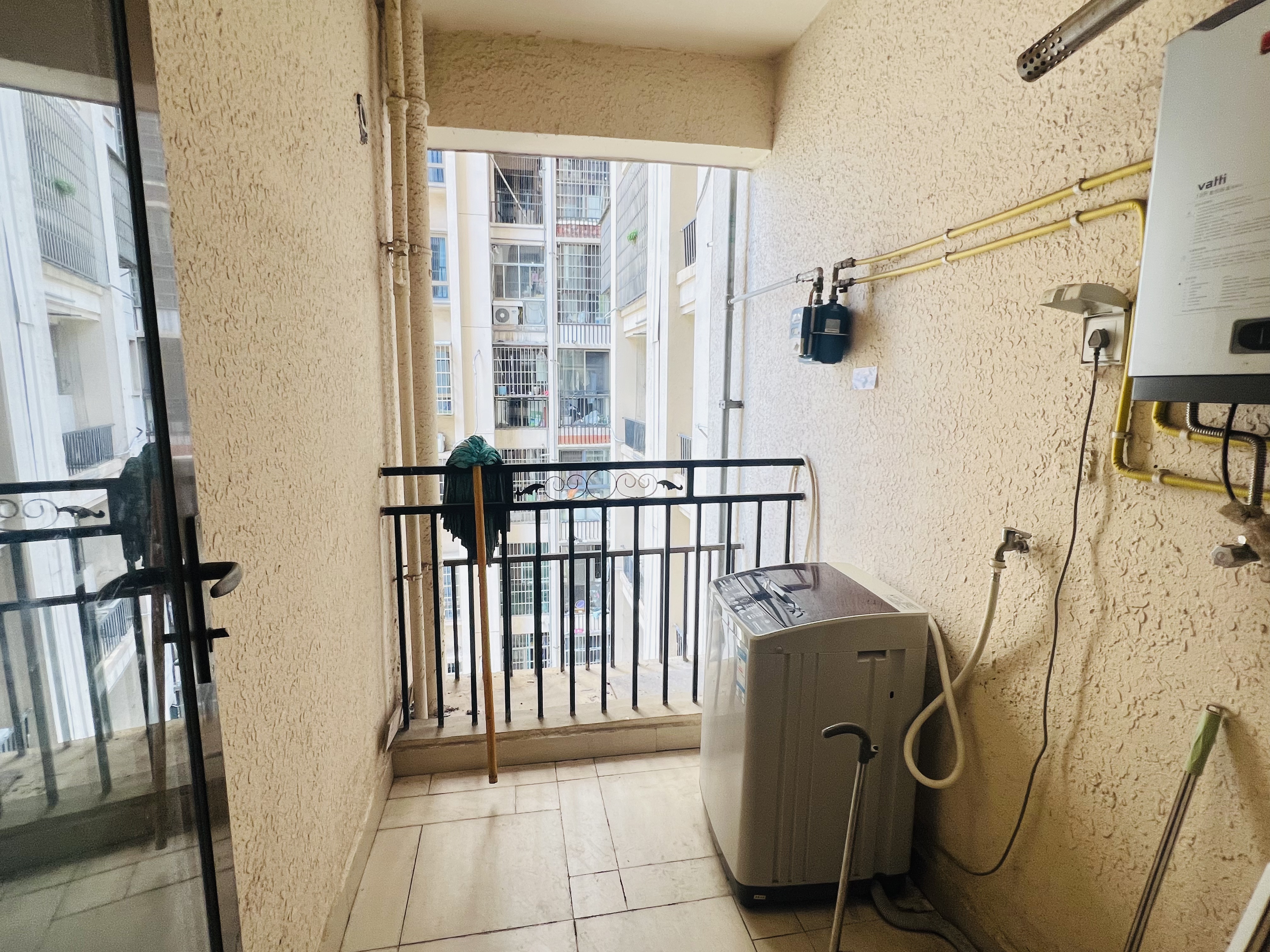 碧桂园 3室2厅1卫 1500.0元/月 碧桂园 3室2厅1卫 1500.0元/月室内图