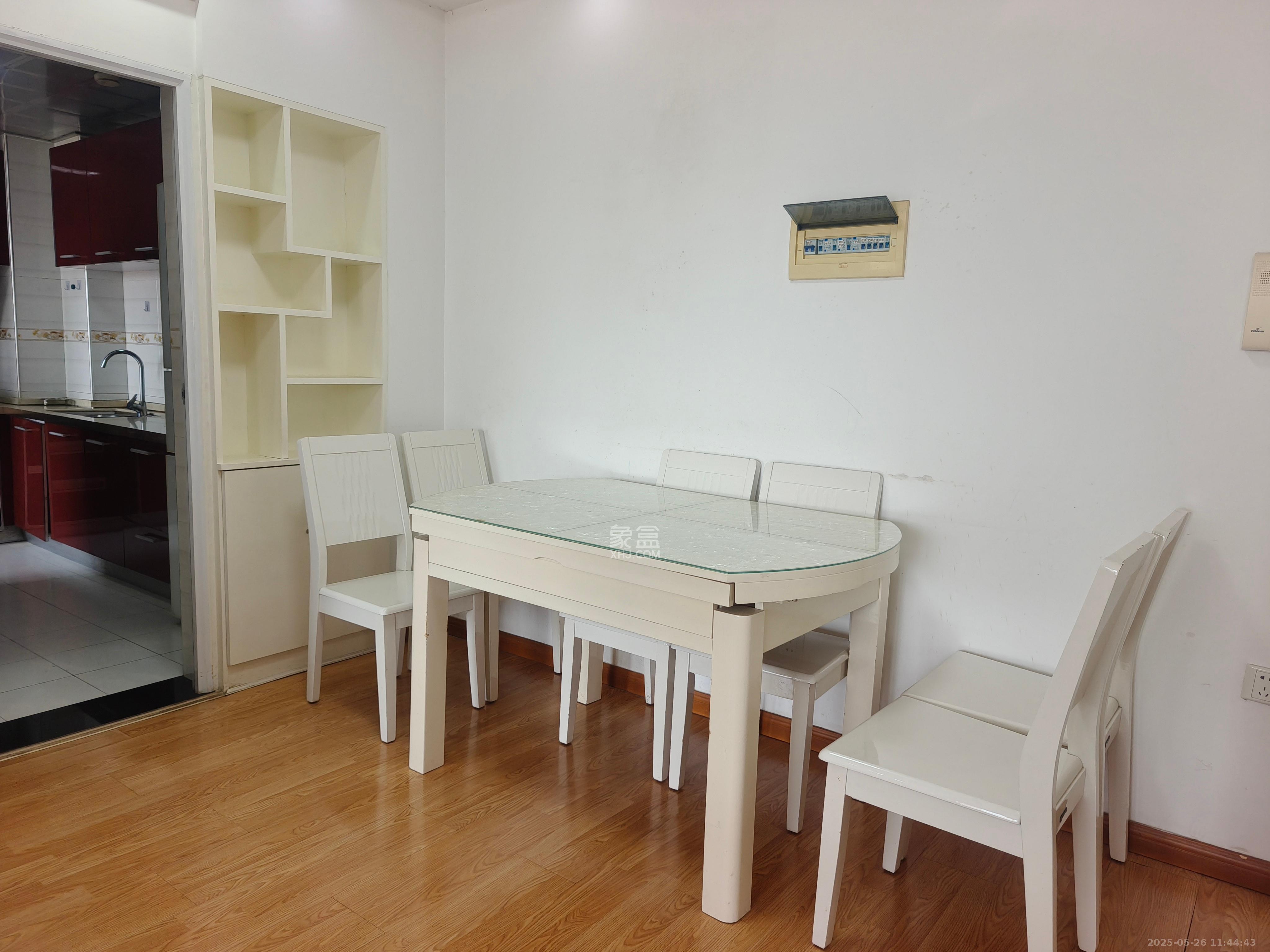 卓越蔚蓝海岸二期  2室1厅1卫    2500.0元/月室内图