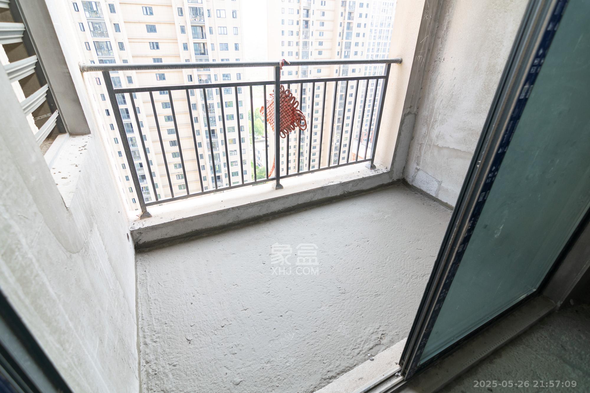 大汉月亮河畔  4室2厅2卫    63.0万阳台