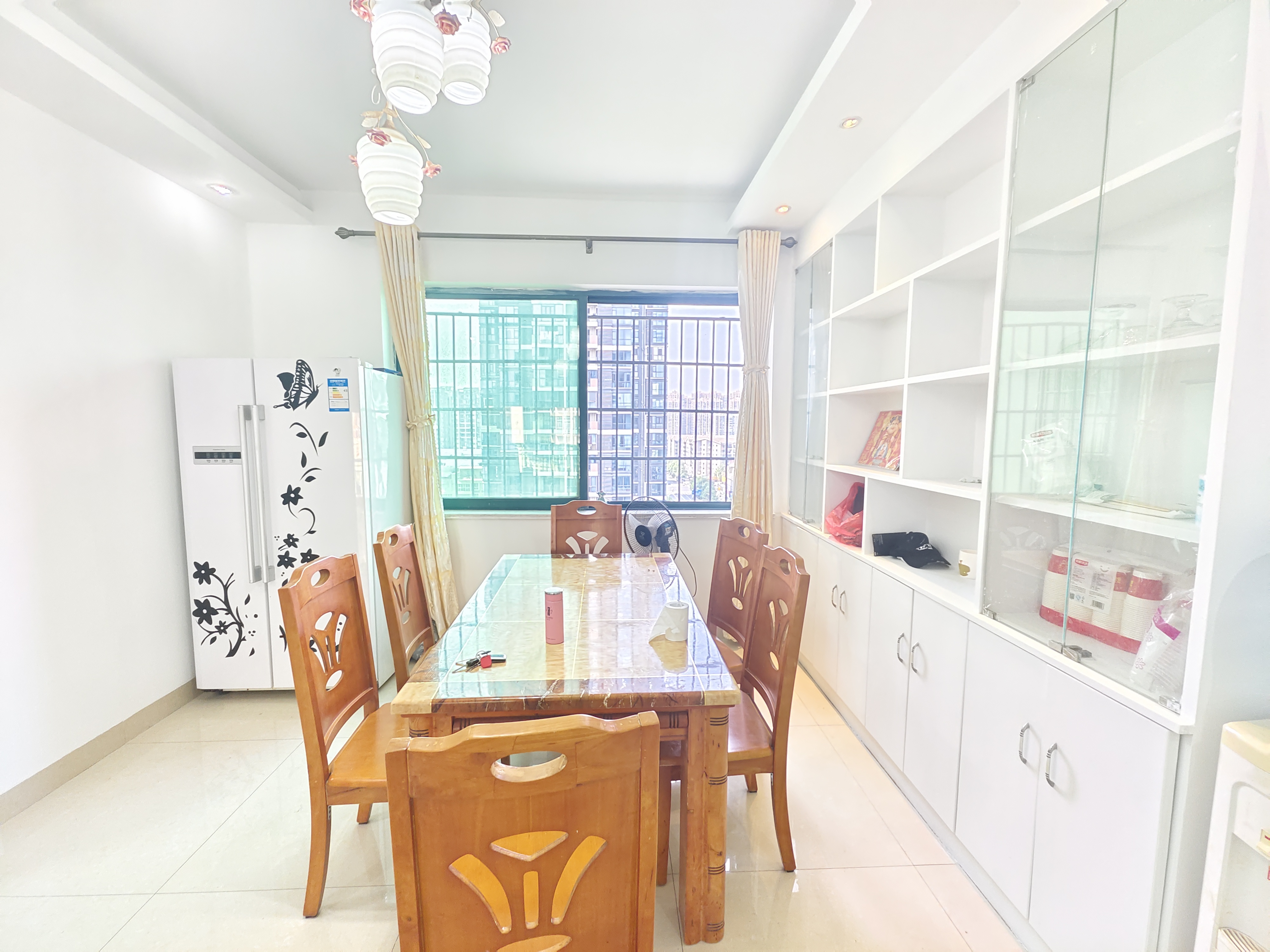 俊景花园  4室2厅2卫   2600.00元/月室内图