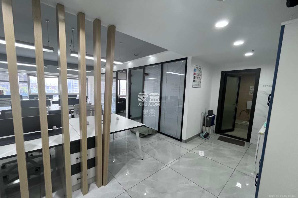 复地星光天地  1室0厅0卫    4000.0元/月 复地星光天地  1室0厅0卫    4000.0元/月室内图