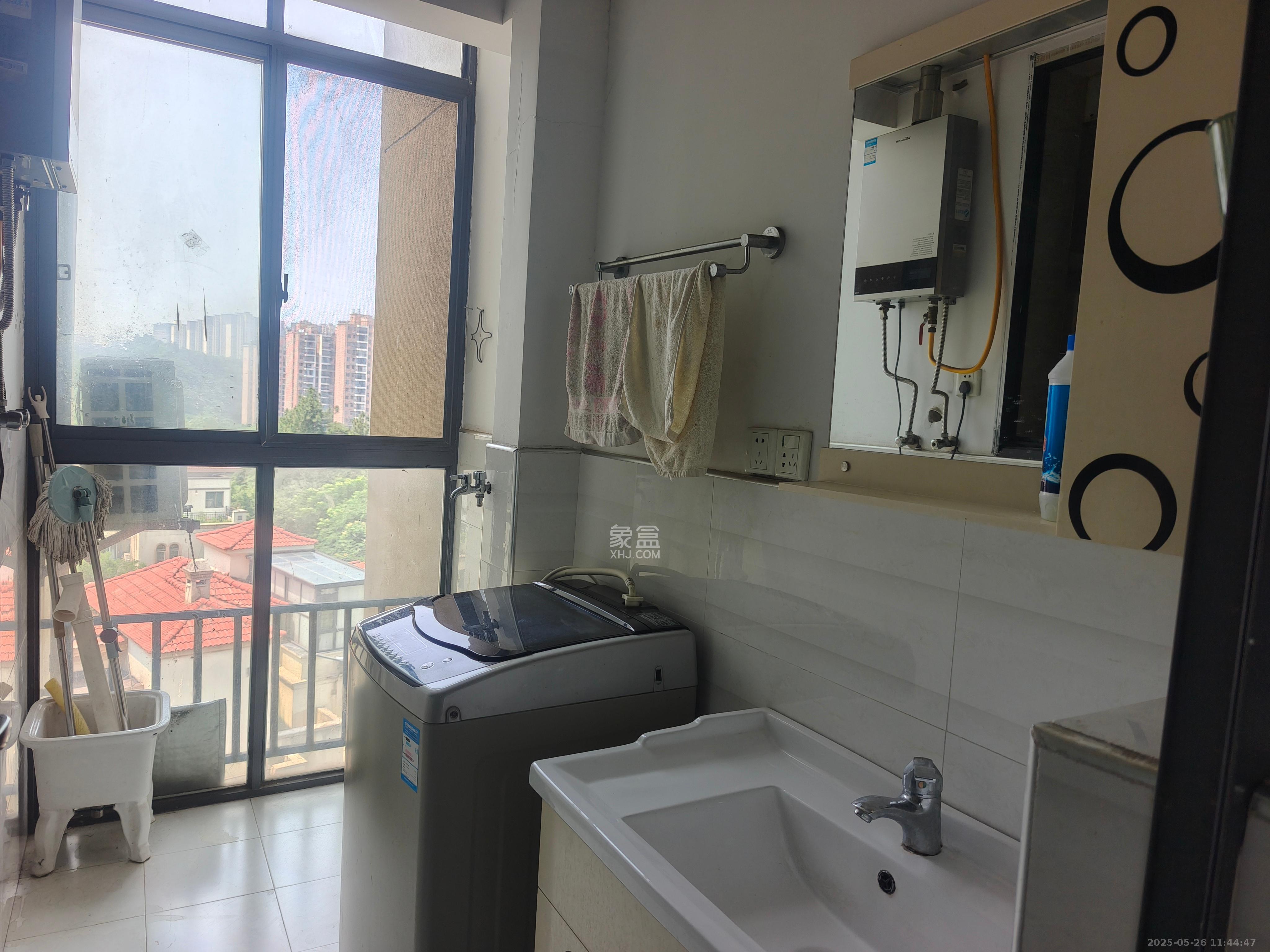 卓越蔚蓝海岸二期  2室1厅1卫    2500.0元/月室内图