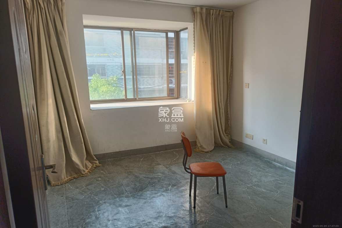 金峰小区北院(七里营社区)  4室2厅1卫    1600.0元/月 金峰小区北院(七里营社区)  4室2厅1卫    1600.0元/月室内图