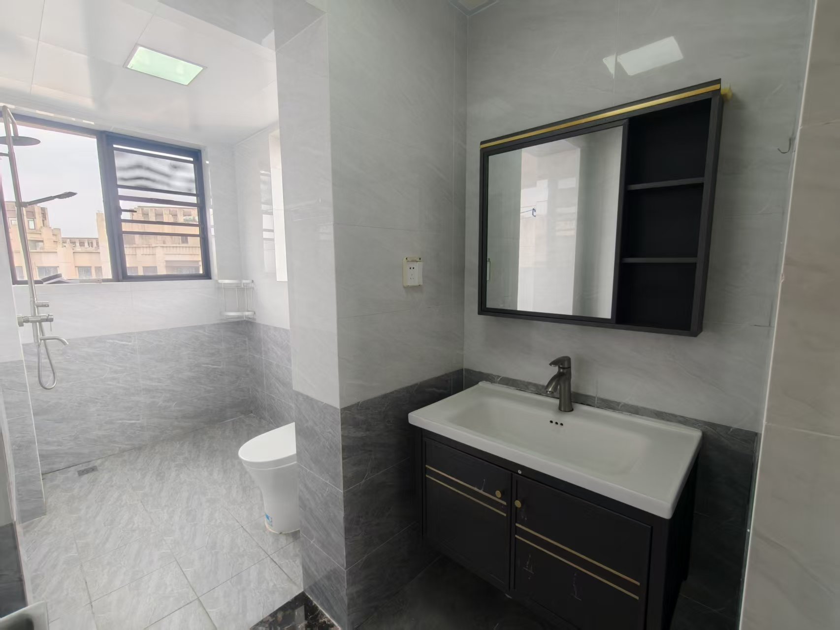 恩祥新城 5室2厅2卫 4000.0元/月 恩祥新城 5室2厅2卫 4000.0元/月室内图