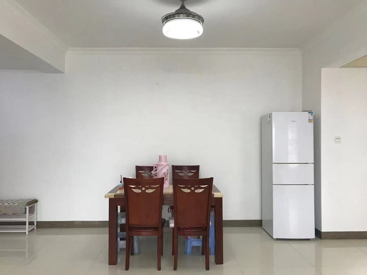 海天逸舍  3室1厅1卫   3300.00元/月室内图