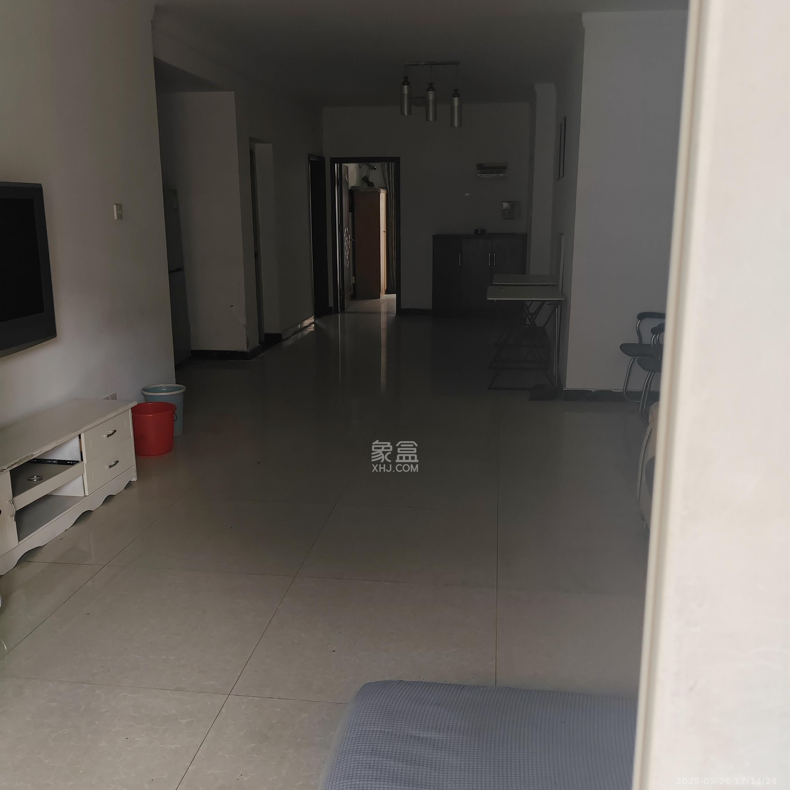 东南雅苑 3室2厅1卫 2500.0元/月 东南雅苑 3室2厅1卫 2500.0元/月室内图