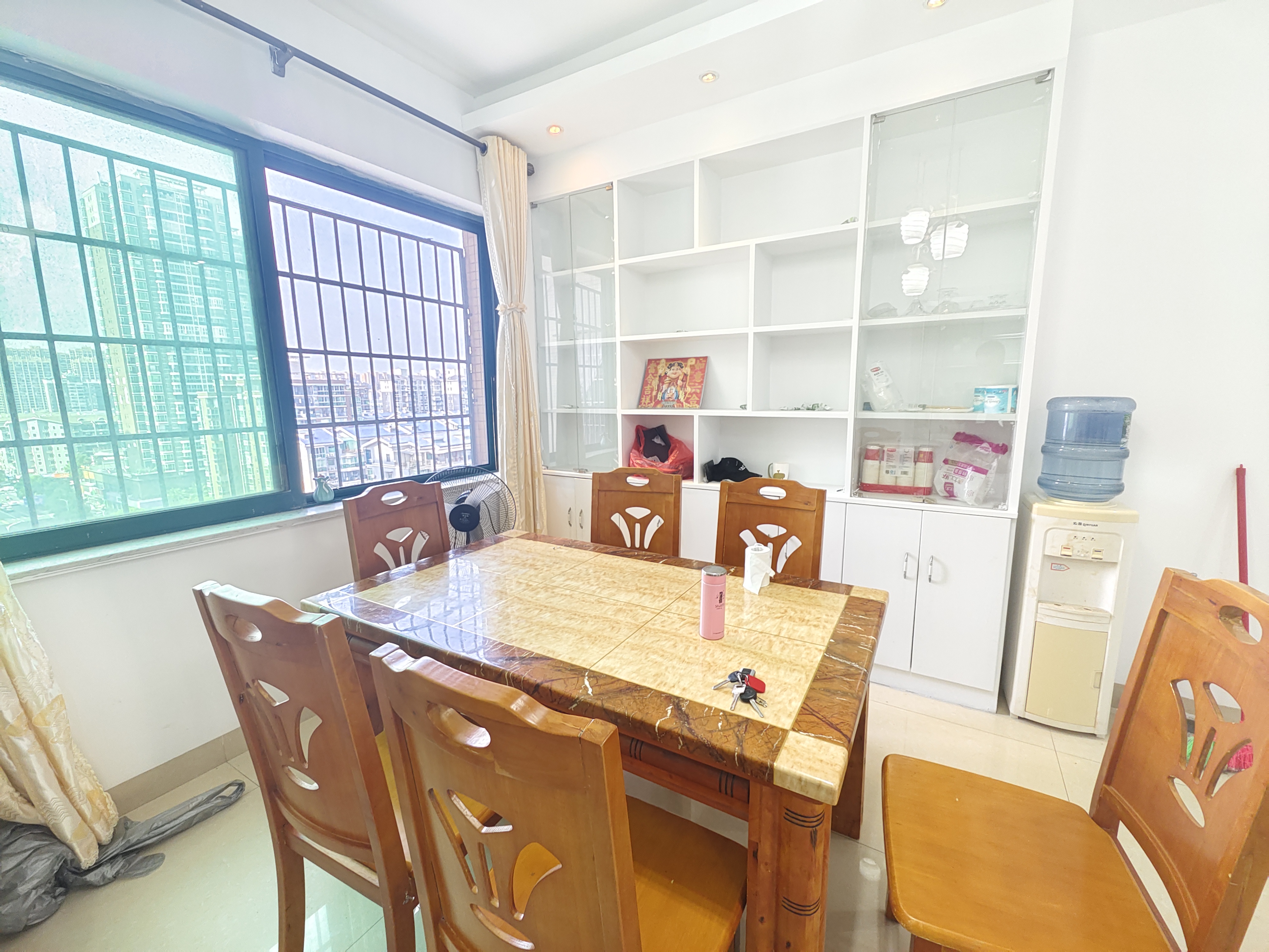 俊景花园  4室2厅2卫   2600.00元/月室内图