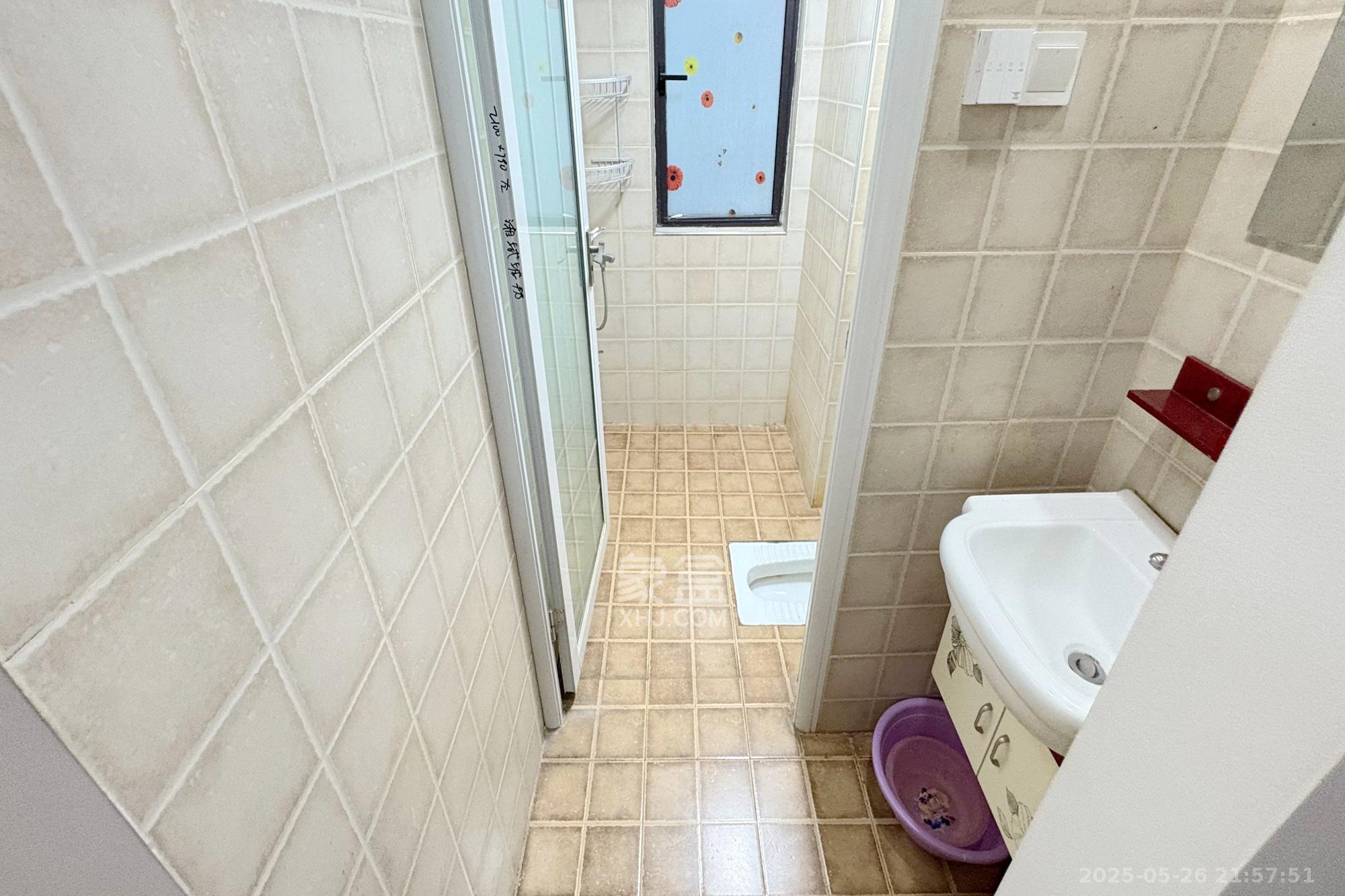 湘域城邦(湘域国际中心)  1室1厅1卫    58.8万 湘域城邦(湘域国际中心)  1室1厅1卫    58.8万卫生间