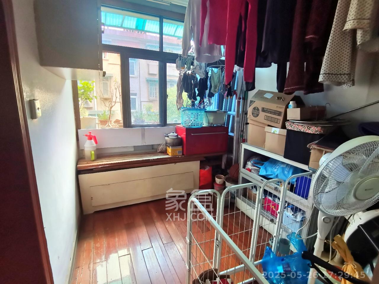 牛婆塘社区  4室2厅1卫   2700.00元/月室内图
