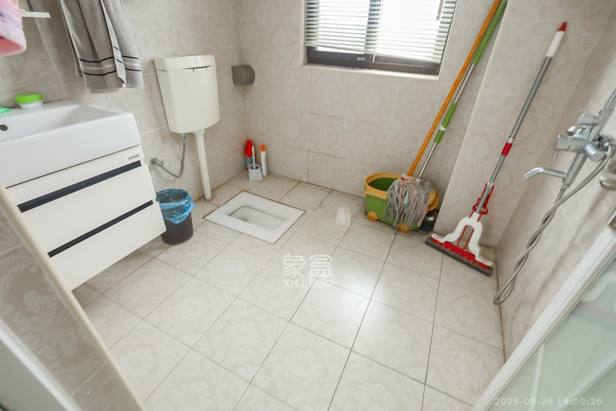 钰龙天下二期(钰龙佳园) 3室2厅2卫 262.0万 钰龙天下二期(钰龙佳园) 3室2厅2卫 262.0万卫生间