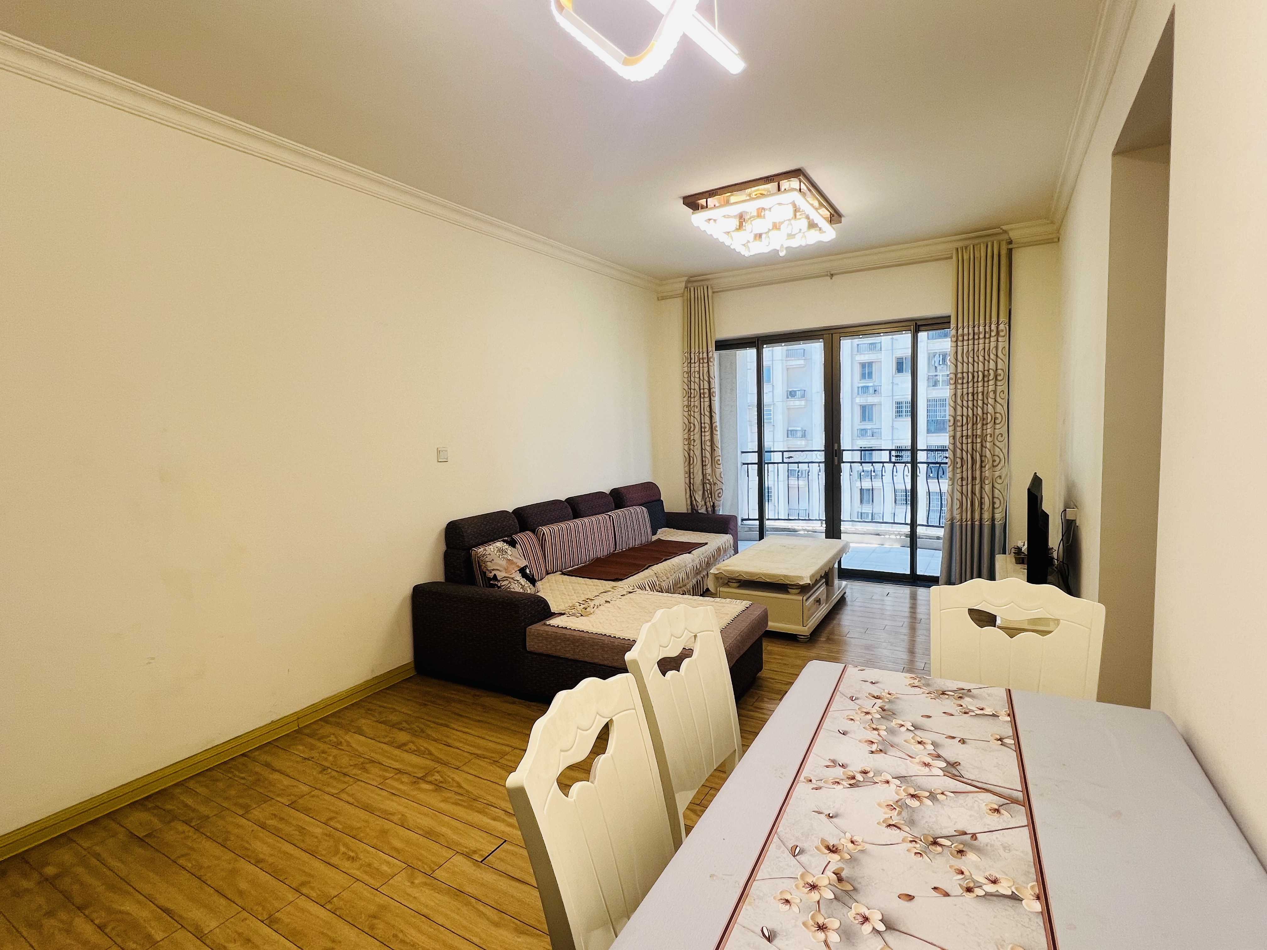 碧桂园 3室2厅1卫 1500.0元/月 碧桂园 3室2厅1卫 1500.0元/月室内图