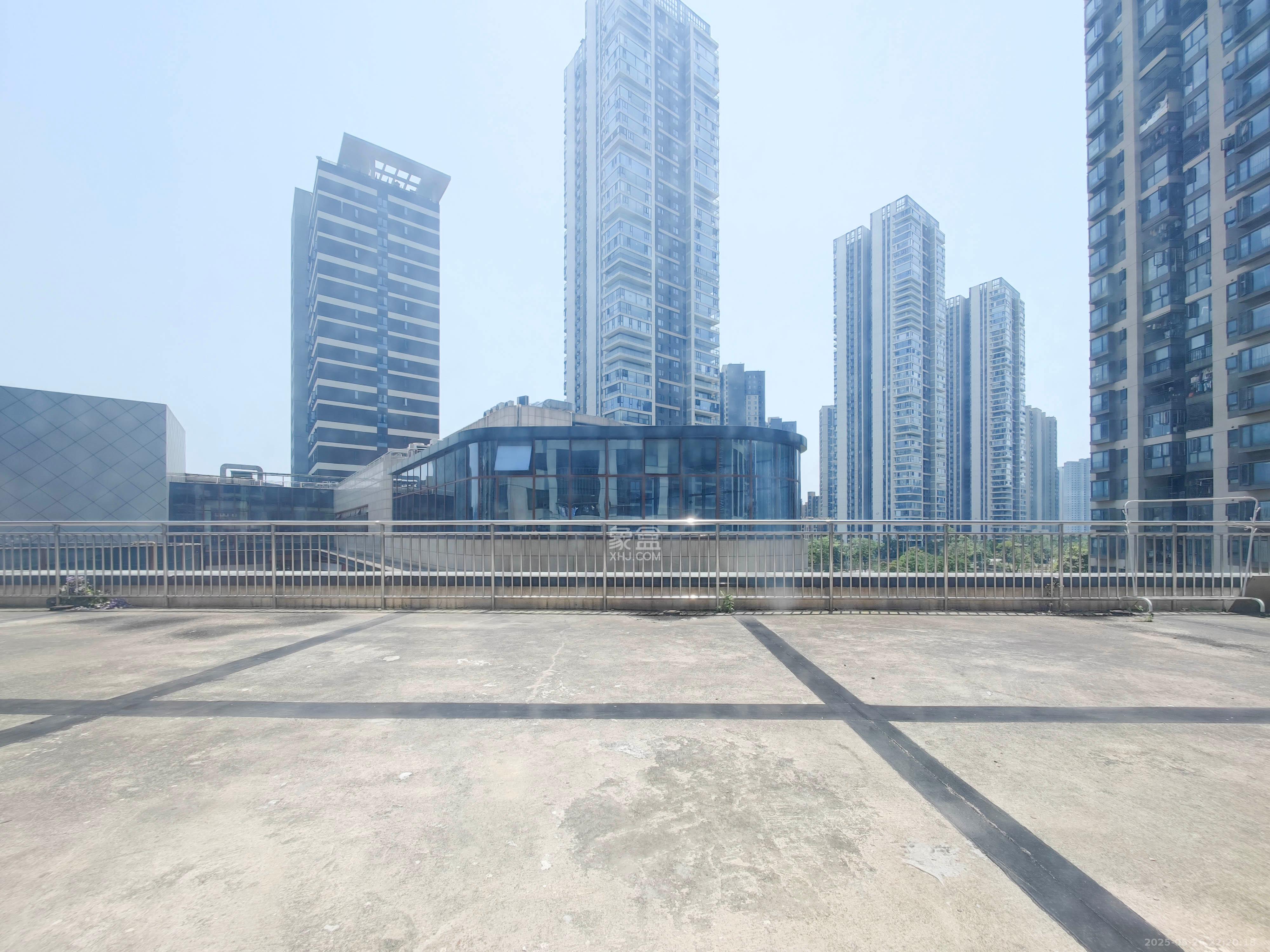 万科魅力之城  3室2厅2卫   138.00万阳台
