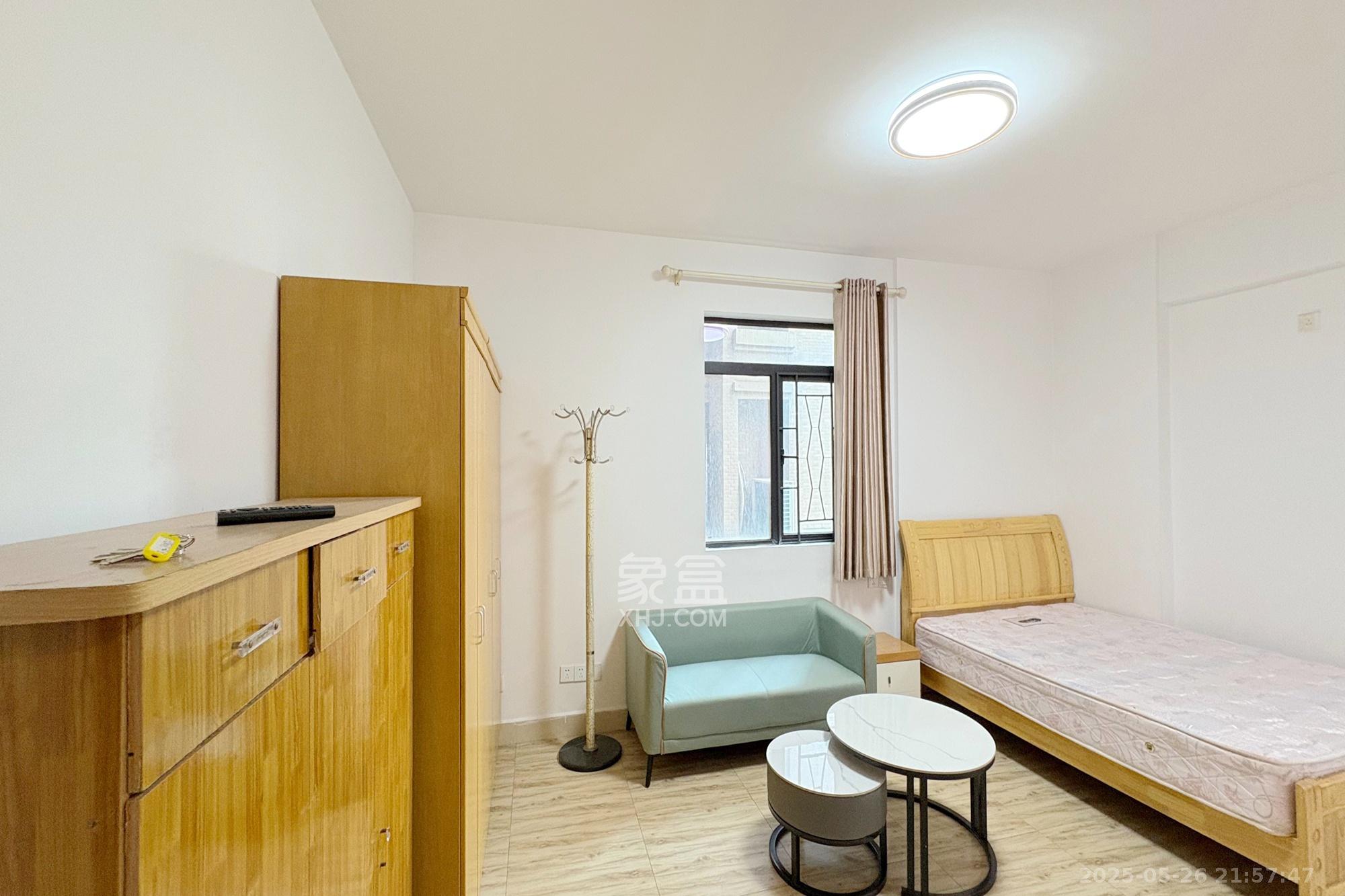 湘域城邦(湘域国际中心)  1室1厅1卫    58.8万 湘域城邦(湘域国际中心)  1室1厅1卫    58.8万客厅