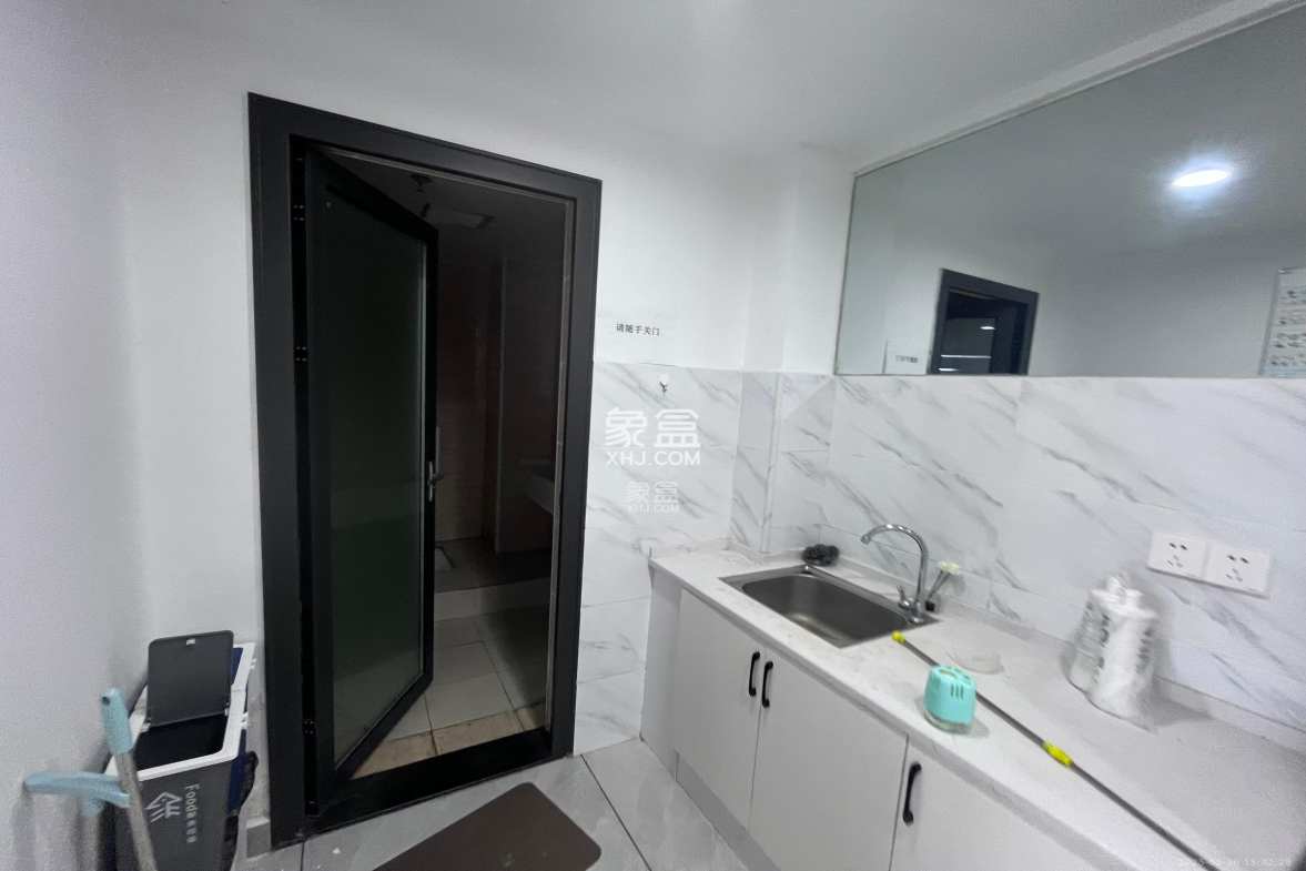 复地星光天地  1室0厅0卫    4000.0元/月 复地星光天地  1室0厅0卫    4000.0元/月室内图