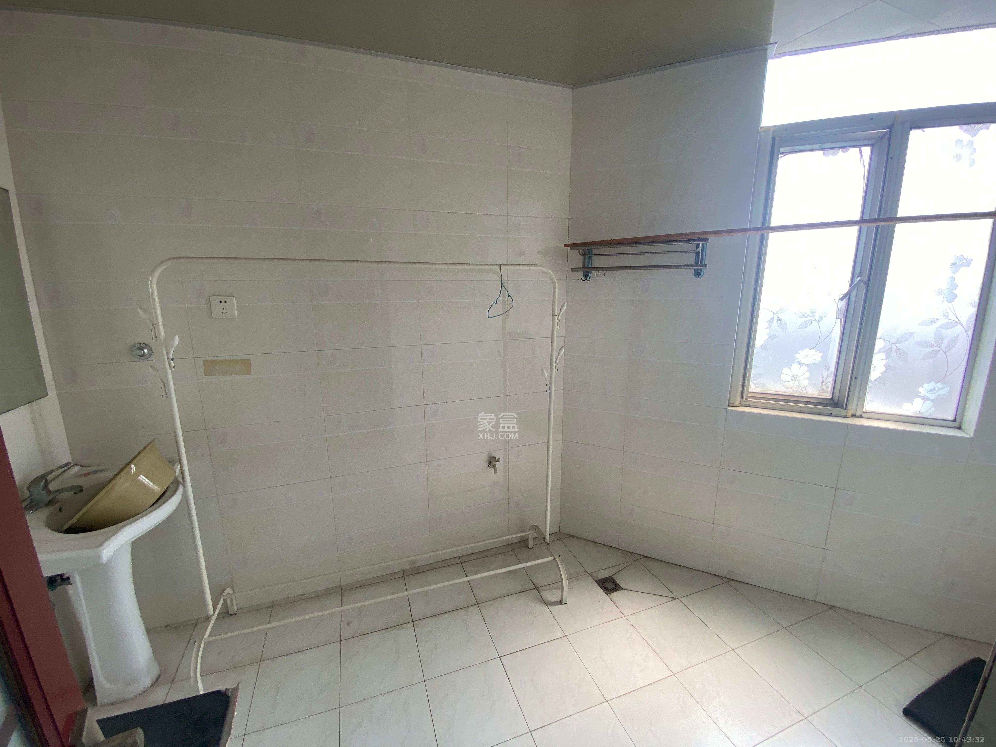 桔香鑫城 3室2厅2卫 2400.0元/月 桔香鑫城 3室2厅2卫 2400.0元/月室内图