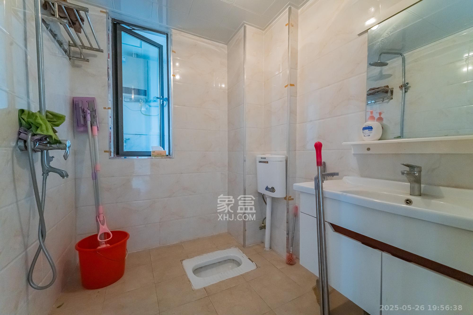 华润五彩城 1室1厅1卫 52.8万 华润五彩城 1室1厅1卫 52.8万卫生间