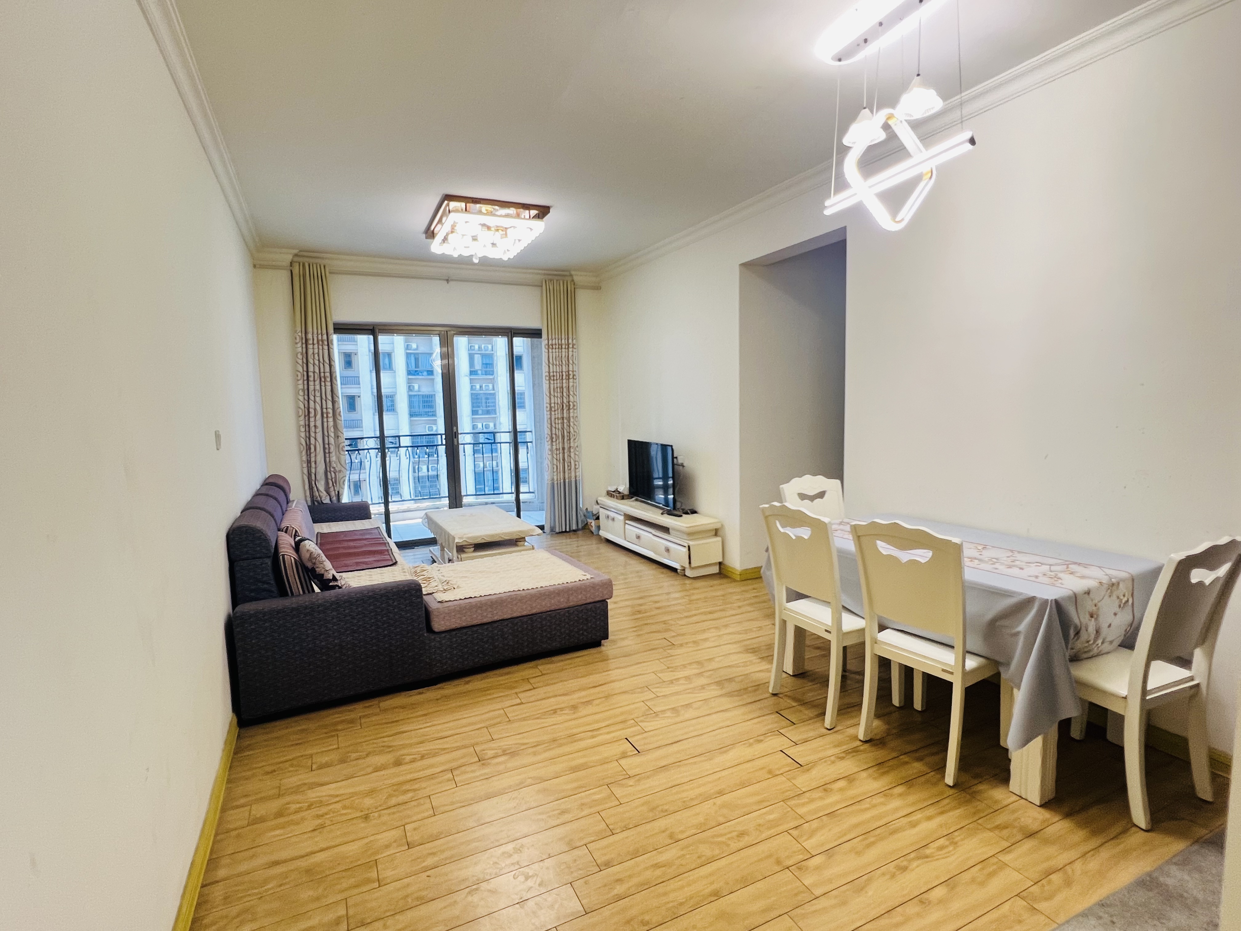 碧桂园 3室2厅1卫 1500.0元/月 碧桂园 3室2厅1卫 1500.0元/月室内图