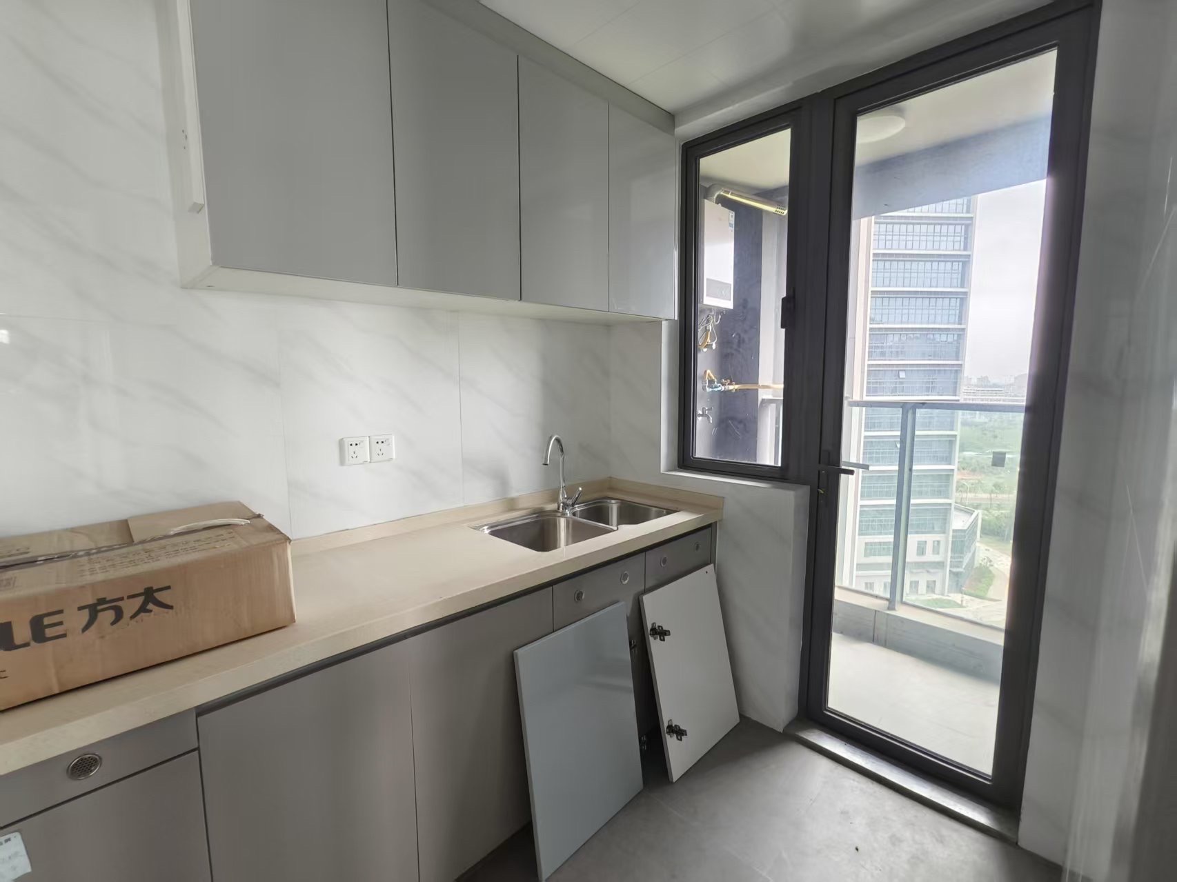 华侨城曦海岸3期  4室2厅2卫    3000.0元/月 华侨城曦海岸3期  4室2厅2卫    3000.0元/月室内图