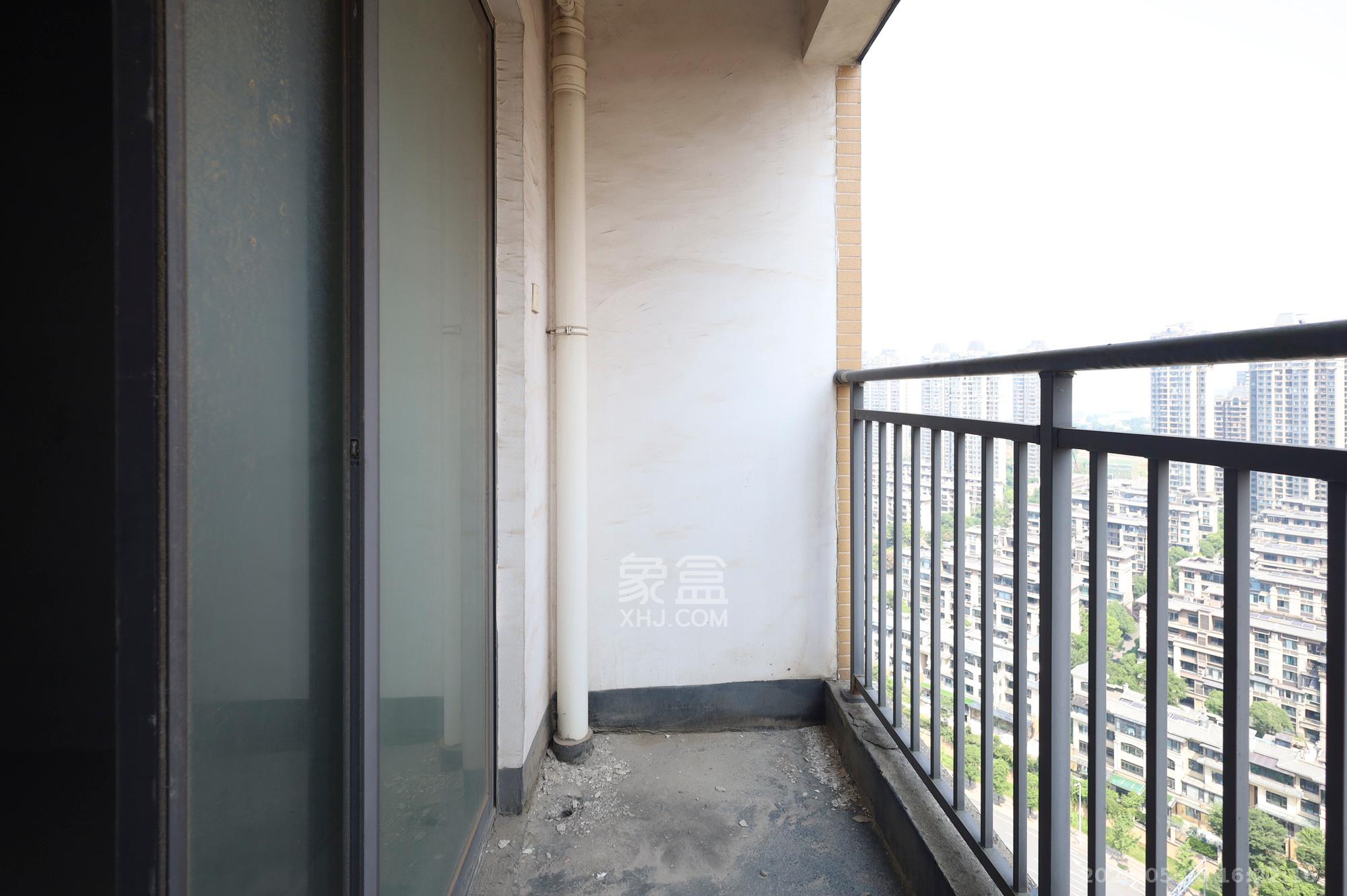 湘诚德峰小区  3室2厅1卫   110.00万阳台
