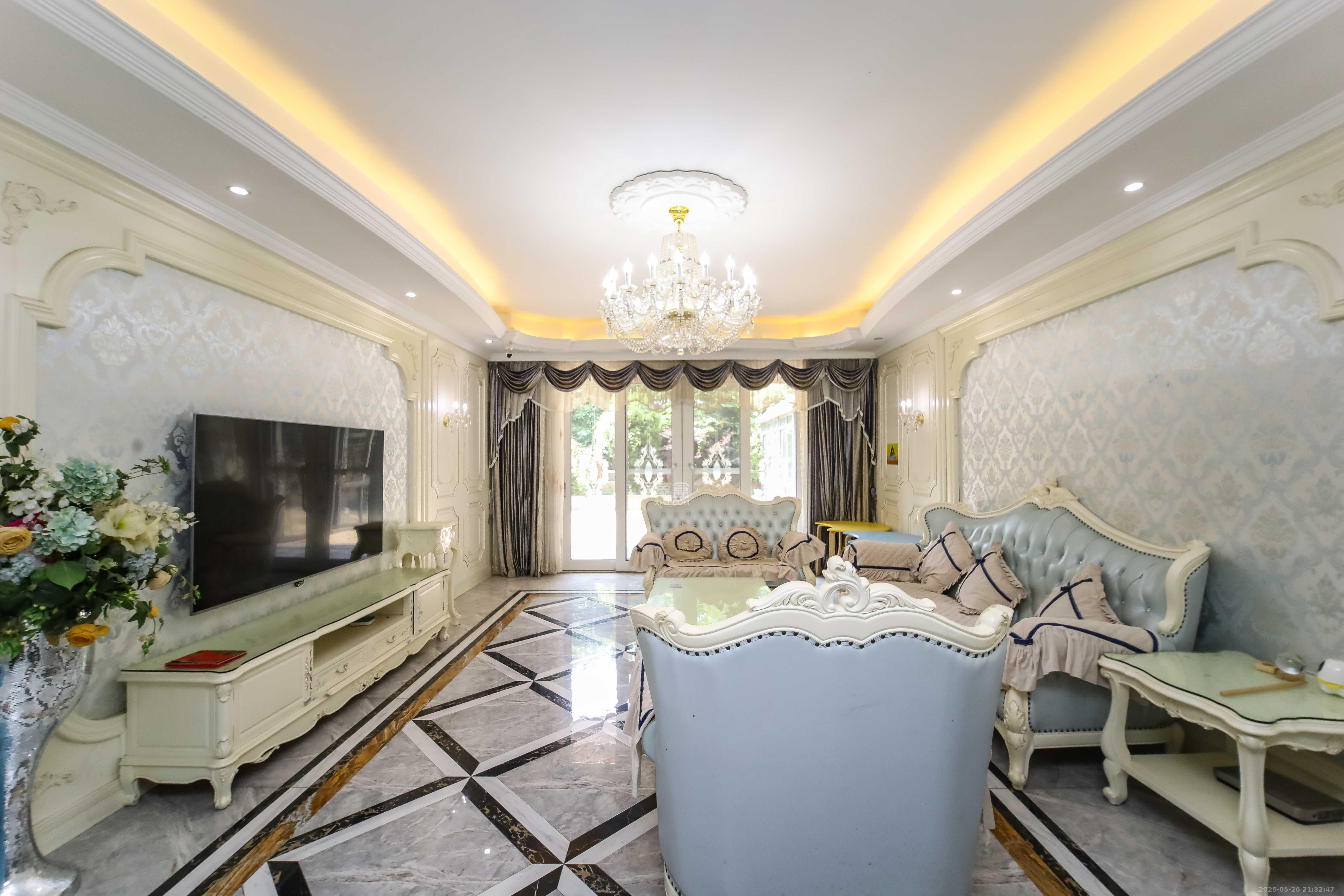 江河中央洋房  4室2厅2卫    450.0万 江河中央洋房  4室2厅2卫    450.0万客厅