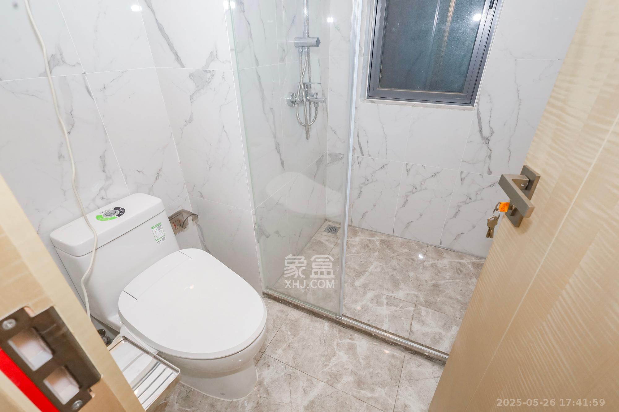 复地滨江金融中心 3室2厅2卫 199.8万 复地滨江金融中心 3室2厅2卫 199.8万卫生间