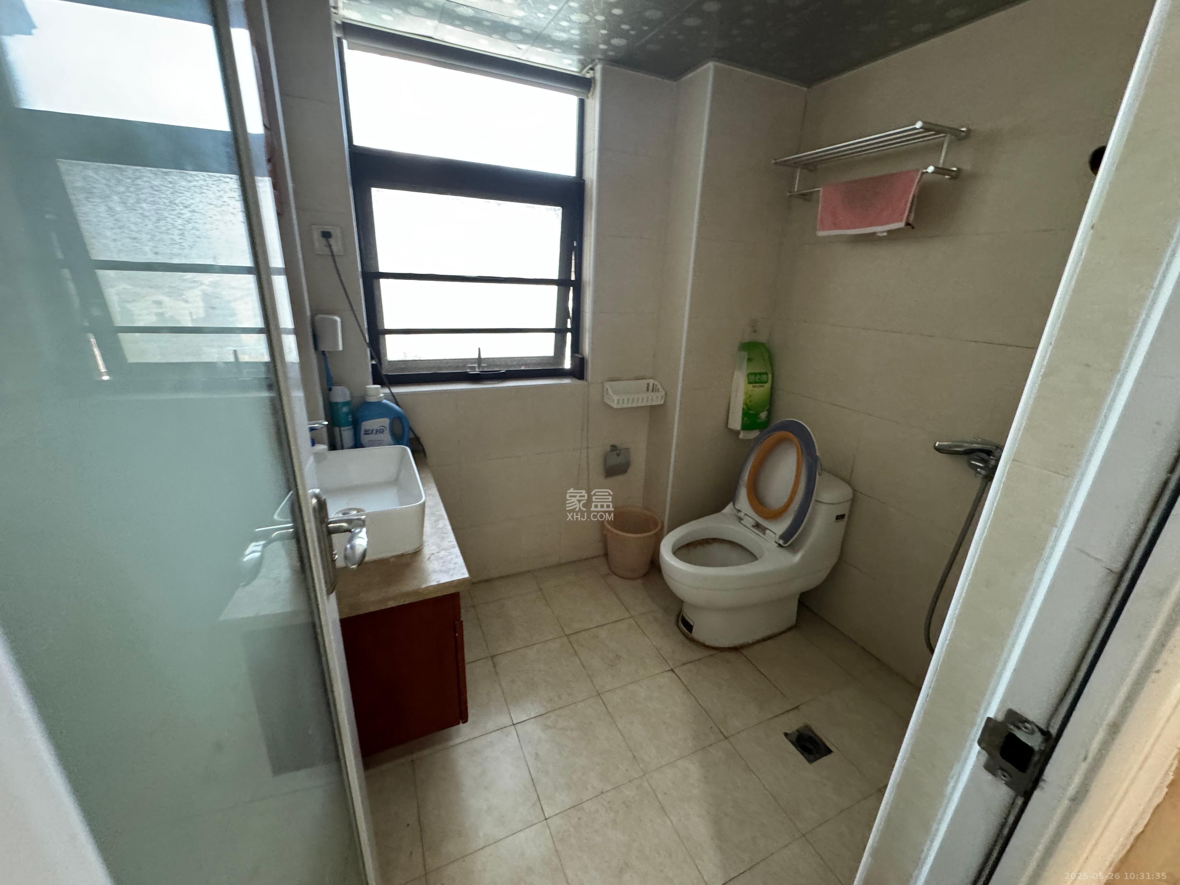 上东辛顿公寓 2室1厅1卫 2400.0元/月 上东辛顿公寓 2室1厅1卫 2400.0元/月室内图