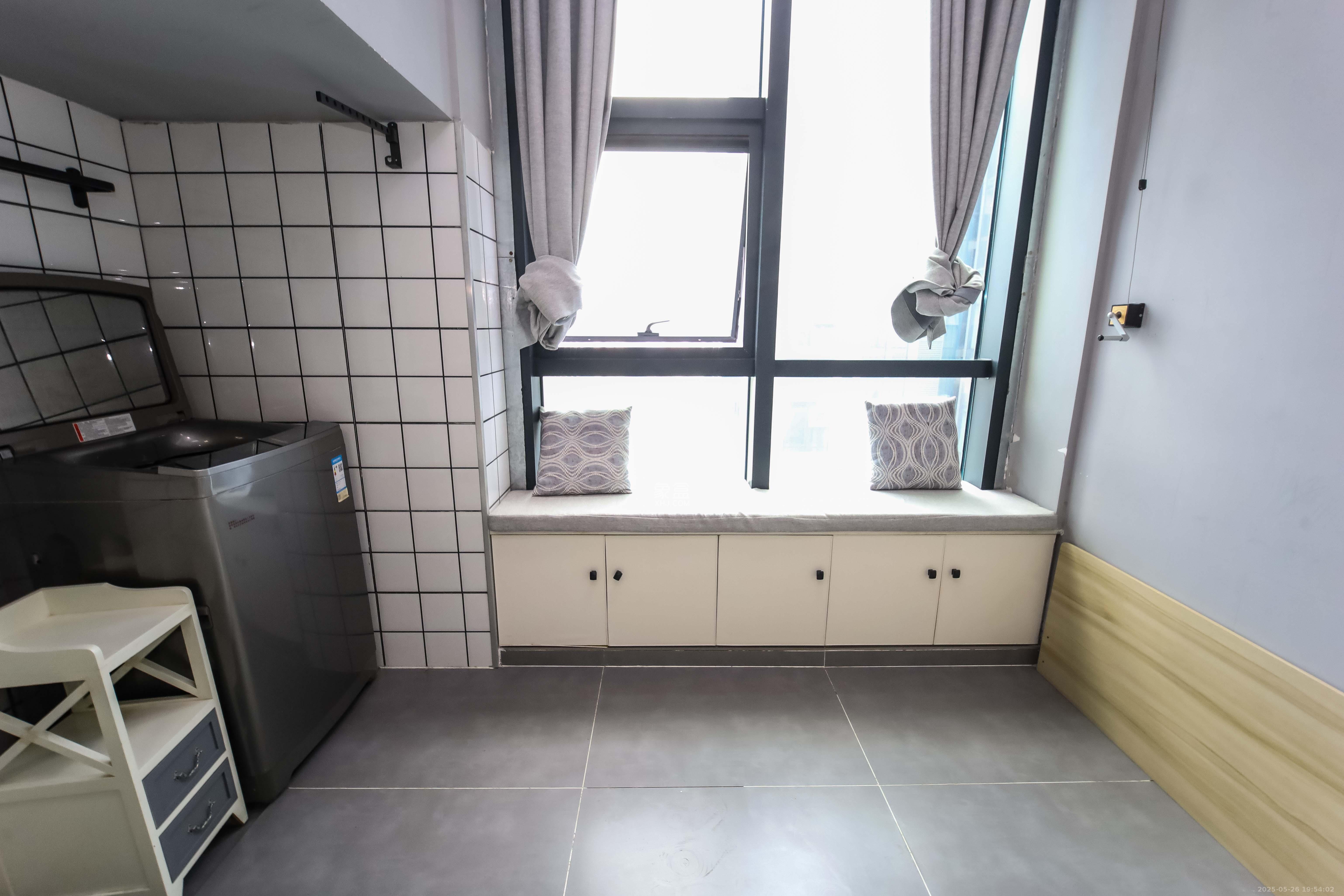 东盈商业广场(华泉城市广场)  2室1厅1卫    1800.0元/月 东盈商业广场(华泉城市广场)  2室1厅1卫    1800.0元/月室内图