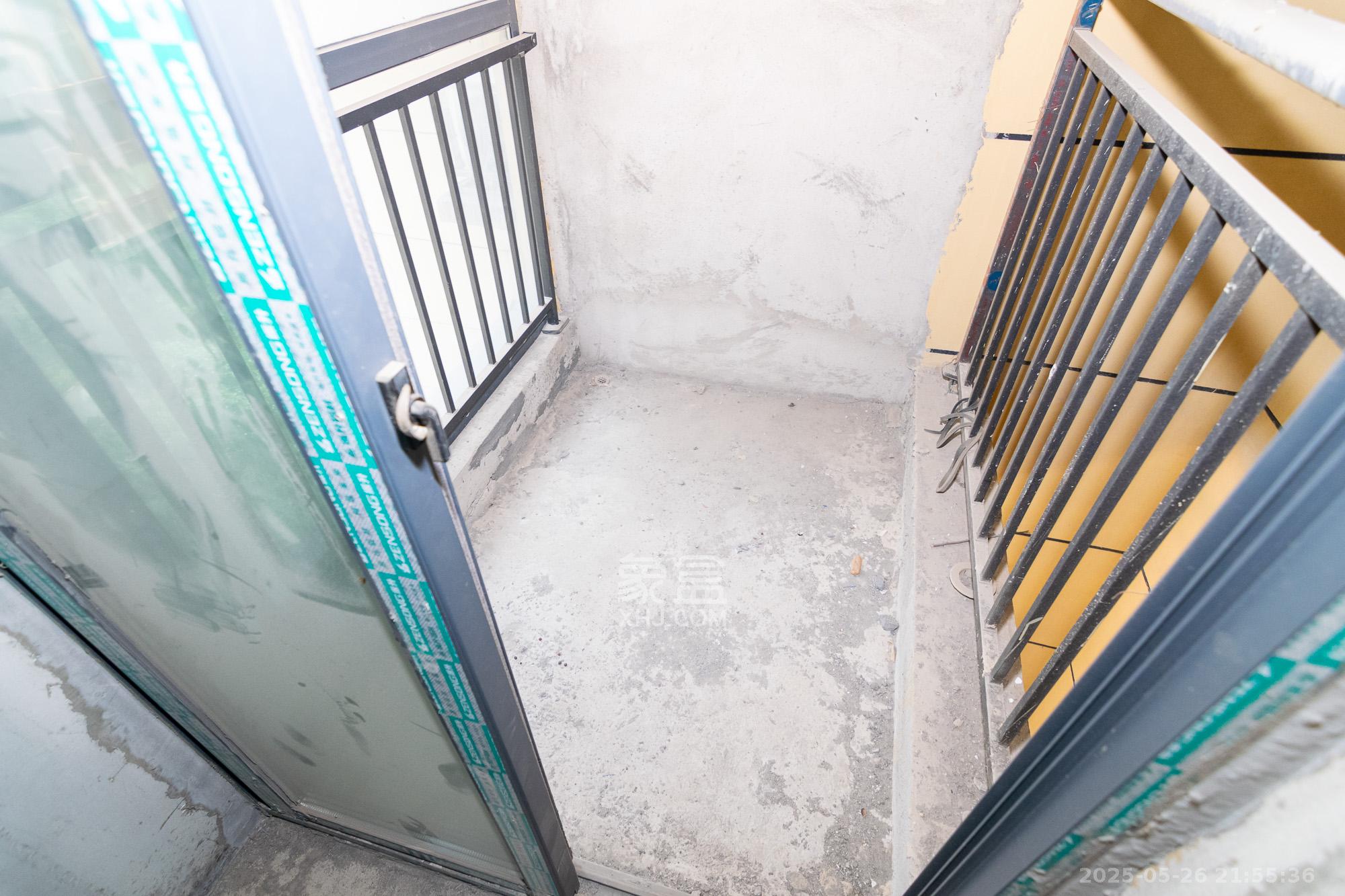 澳海谷山府 4室2厅2卫 85.0万 澳海谷山府 4室2厅2卫 85.0万阳台