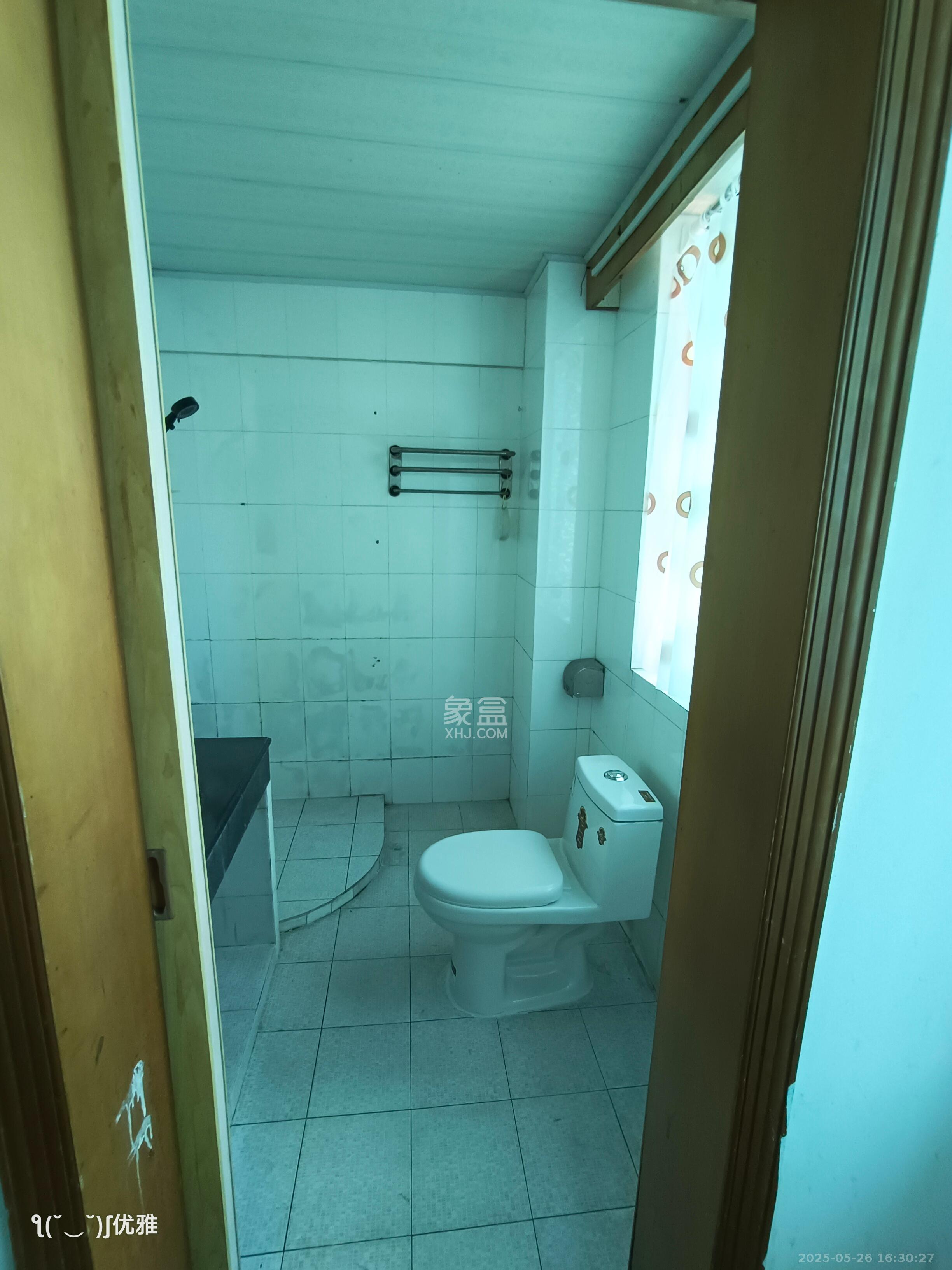 凤凰大厦 4室2厅2卫 3500.0元/月 凤凰大厦 4室2厅2卫 3500.0元/月室内图