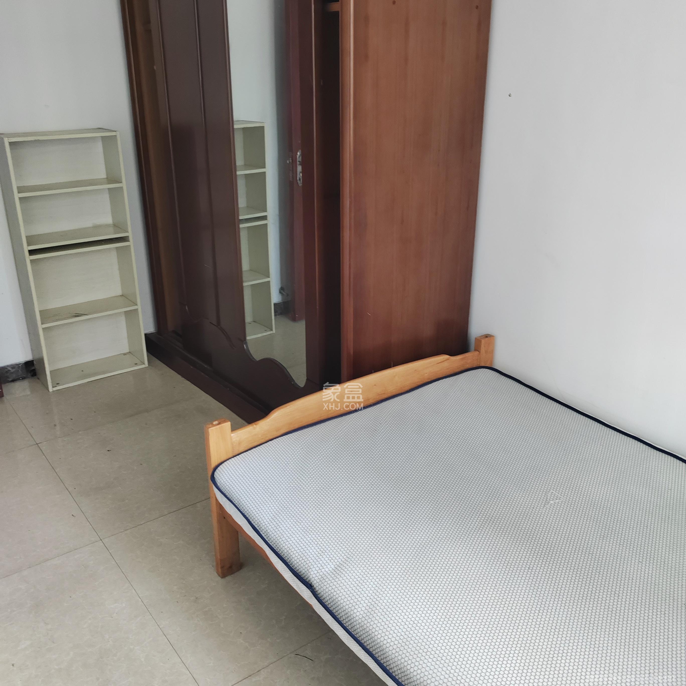 东南雅苑 3室2厅1卫 2500.0元/月 东南雅苑 3室2厅1卫 2500.0元/月室内图