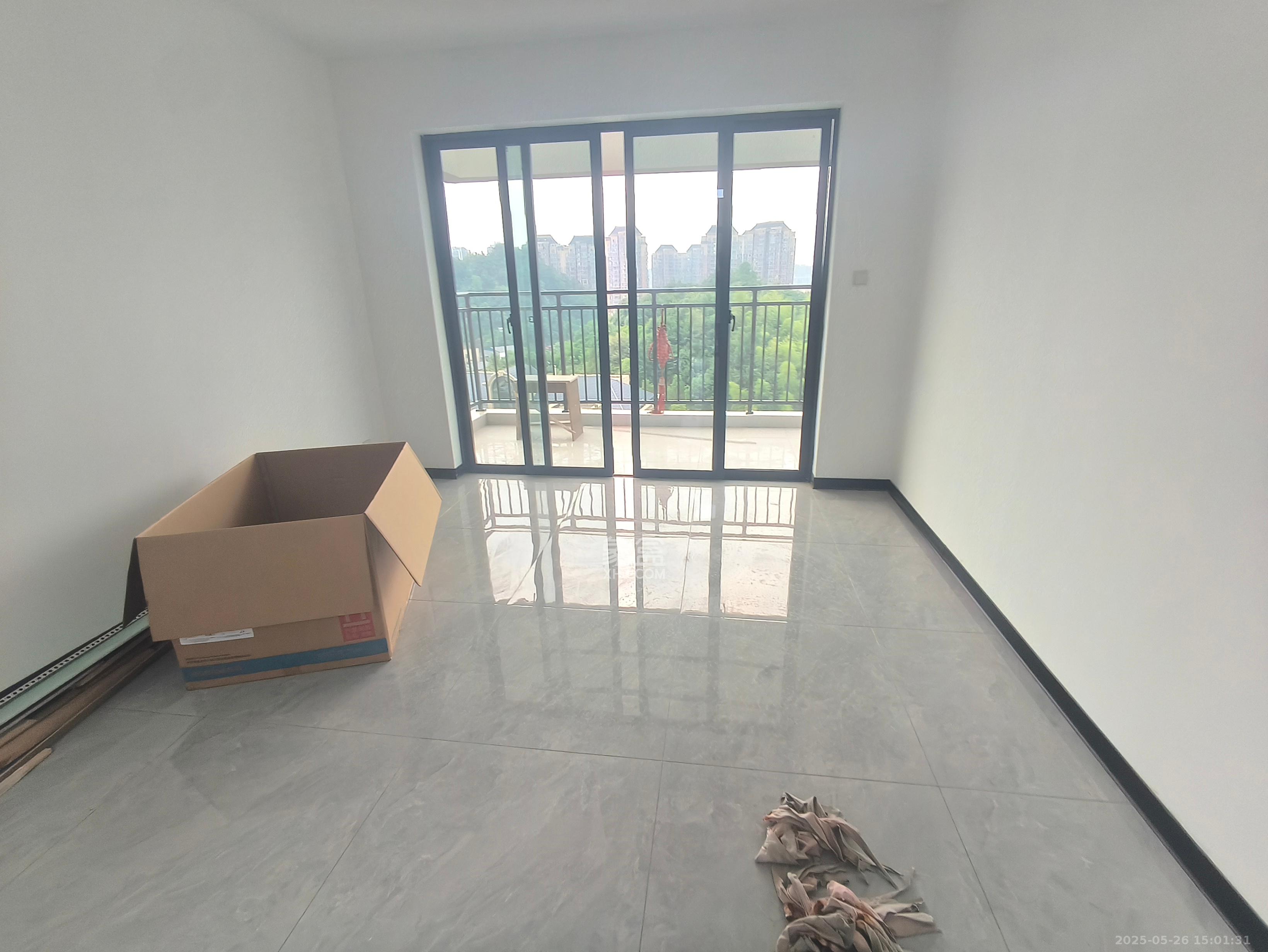 惟智园安置小区 4室2厅2卫 2700.0元/月 惟智园安置小区 4室2厅2卫 2700.0元/月室内图