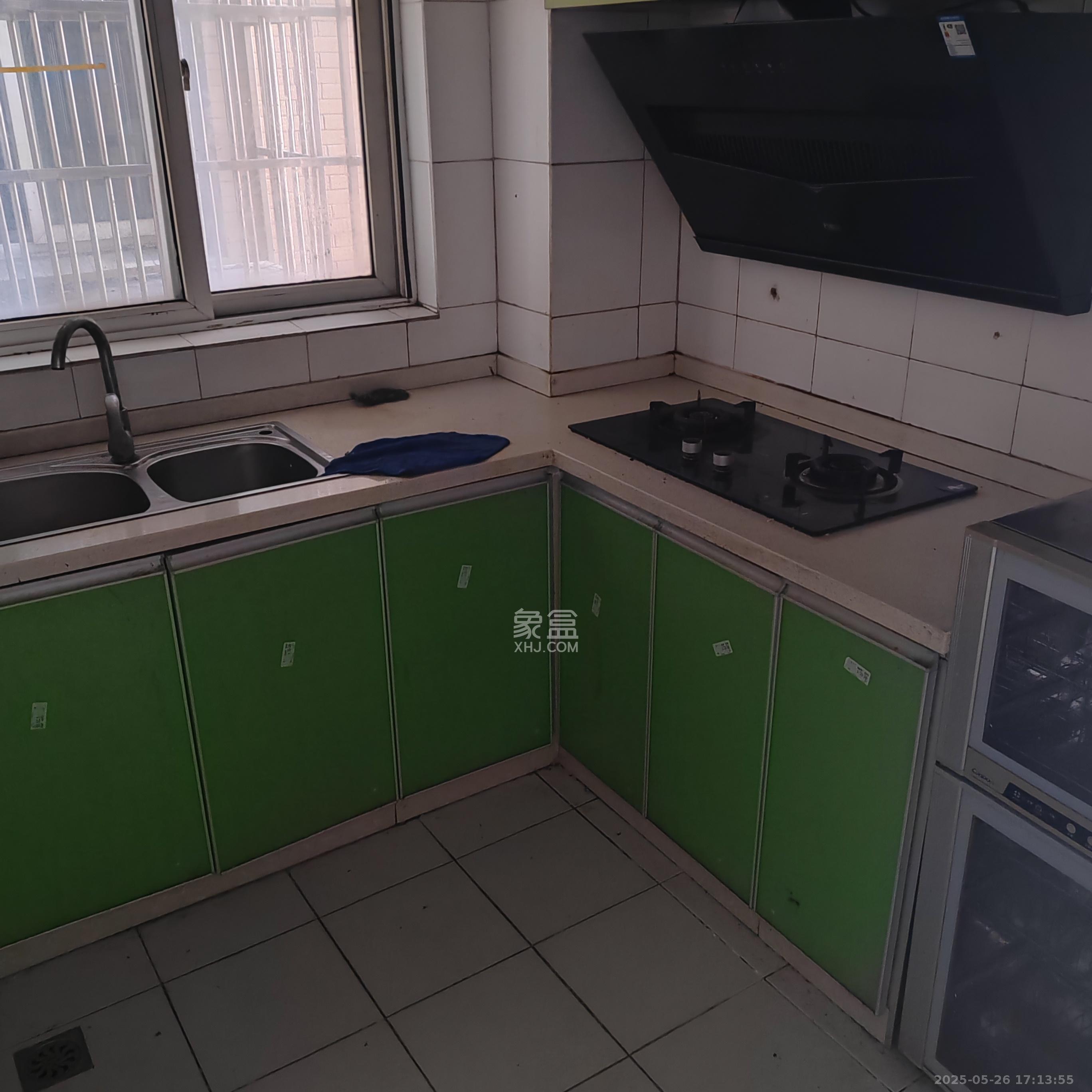 东南雅苑 3室2厅1卫 2500.0元/月 东南雅苑 3室2厅1卫 2500.0元/月室内图