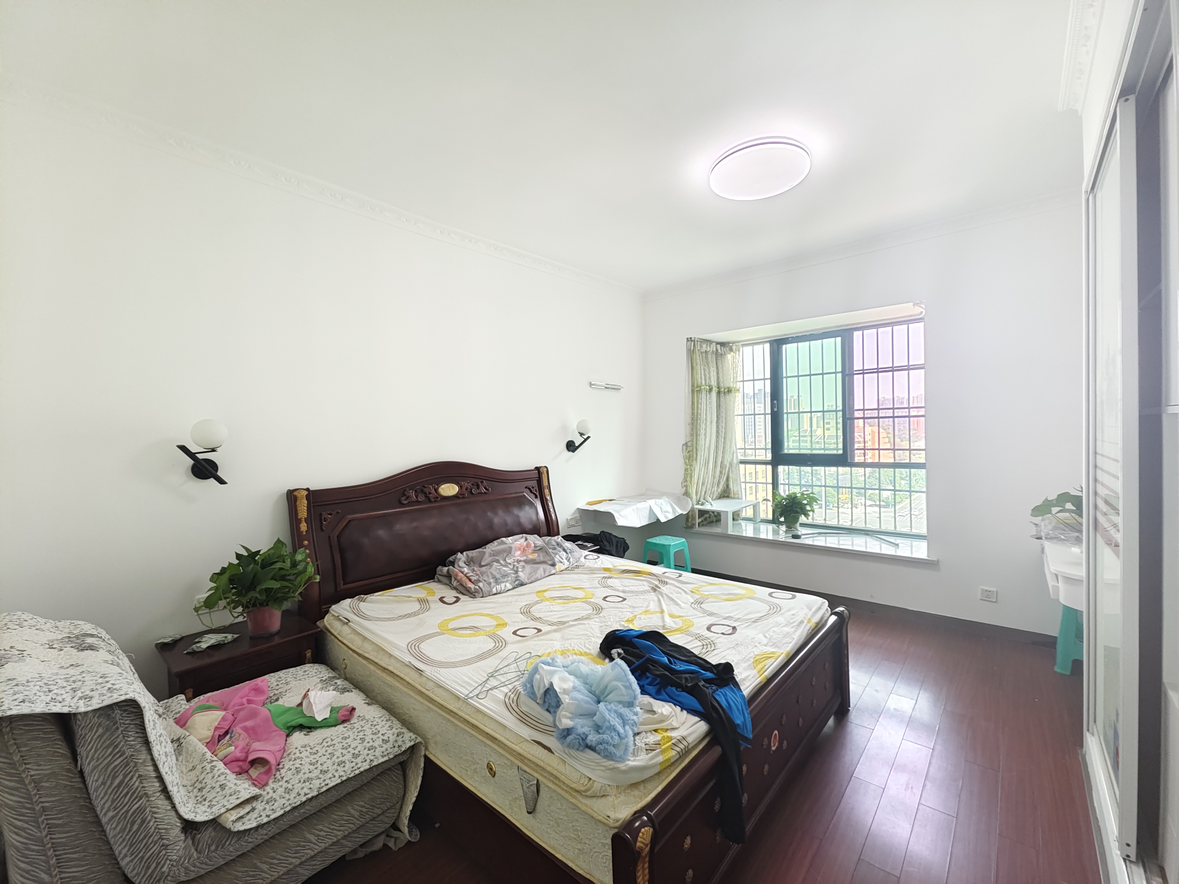俊景花园  4室2厅2卫   2600.00元/月室内图