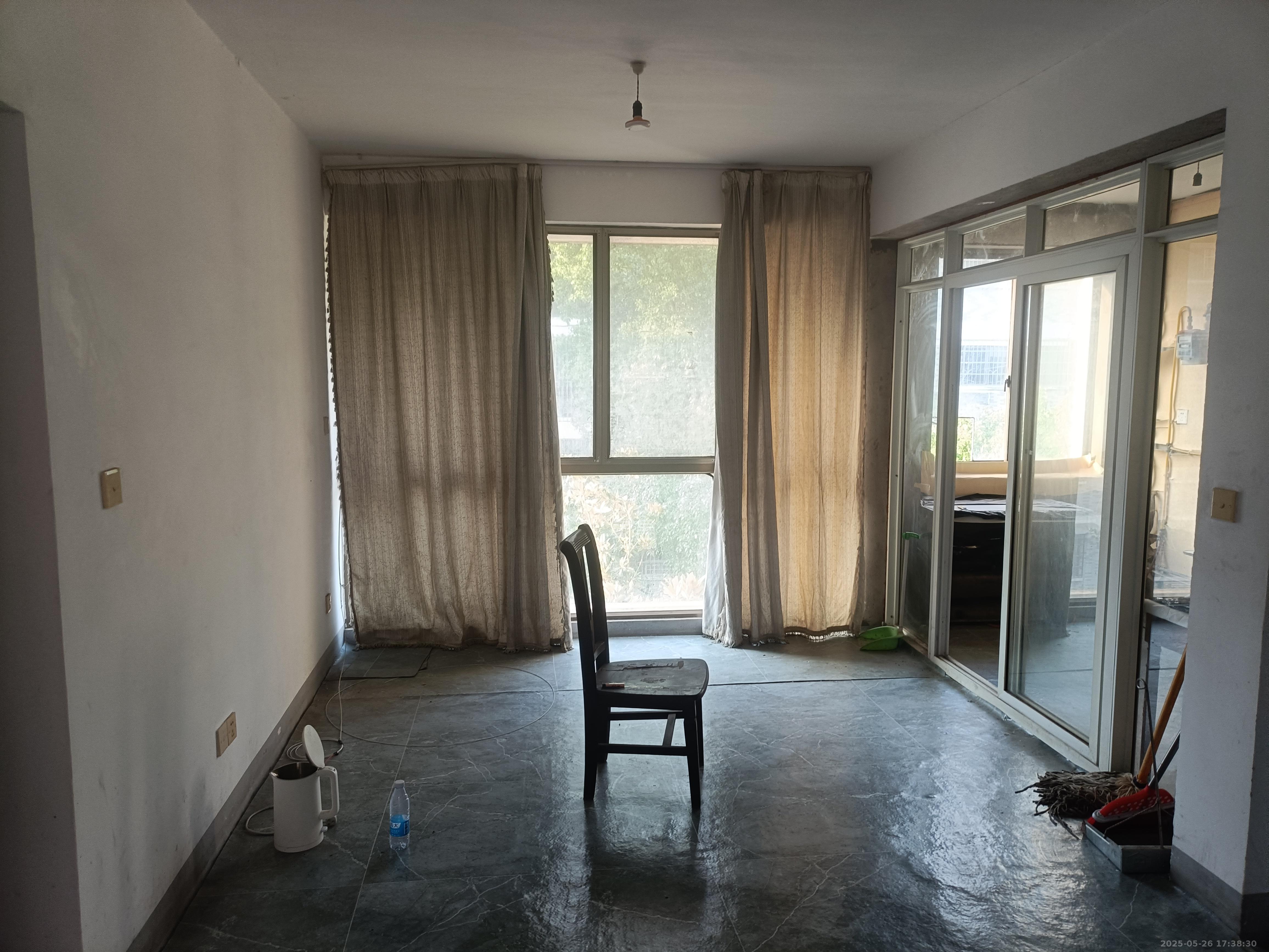 金峰小区北院(七里营社区)  4室2厅1卫    1600.0元/月 金峰小区北院(七里营社区)  4室2厅1卫    1600.0元/月室内图