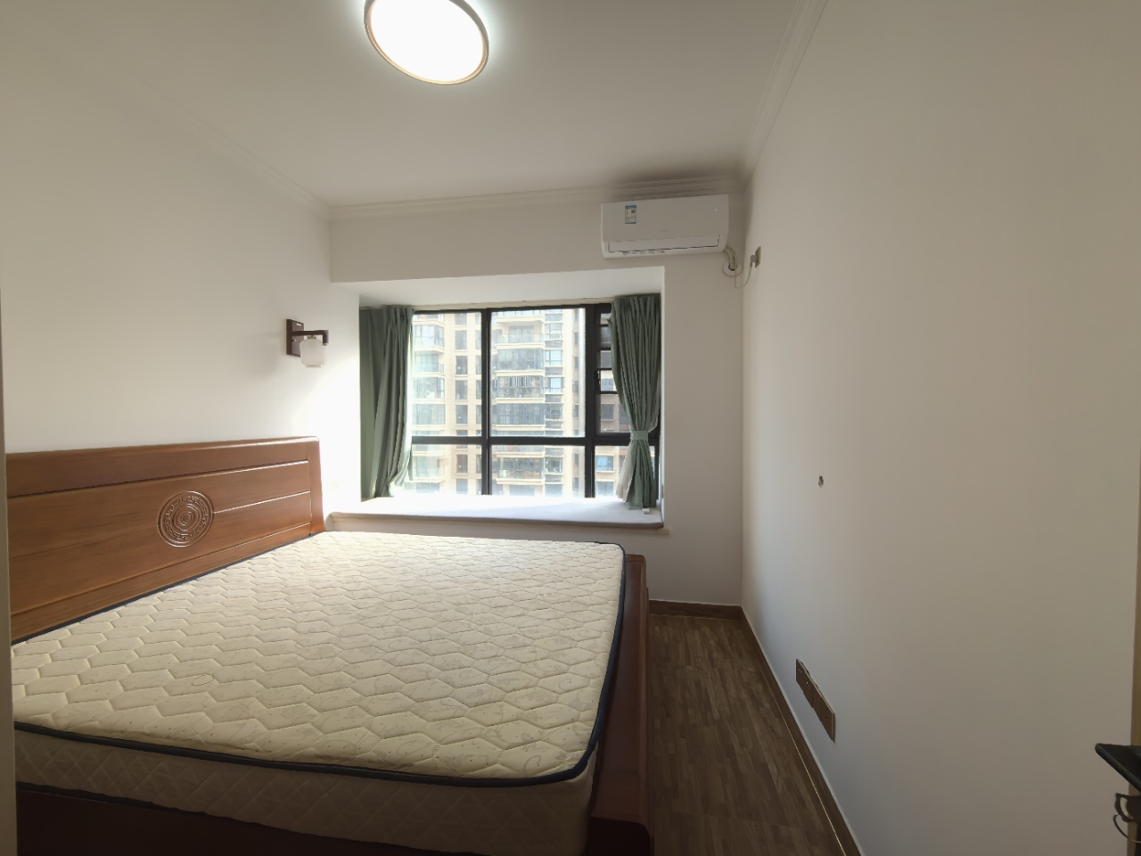 伊泰天骄二期 2室2厅1卫 136.0万 伊泰天骄二期 2室2厅1卫 136.0万室内图