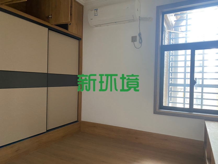 龙源华城  3室2厅2卫   75.00万客厅
