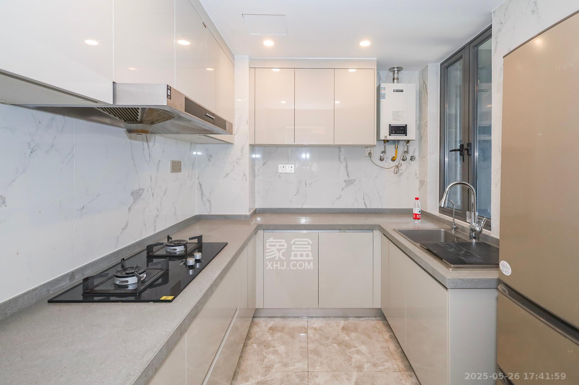 复地滨江金融中心 3室2厅2卫 199.8万 复地滨江金融中心 3室2厅2卫 199.8万厨房