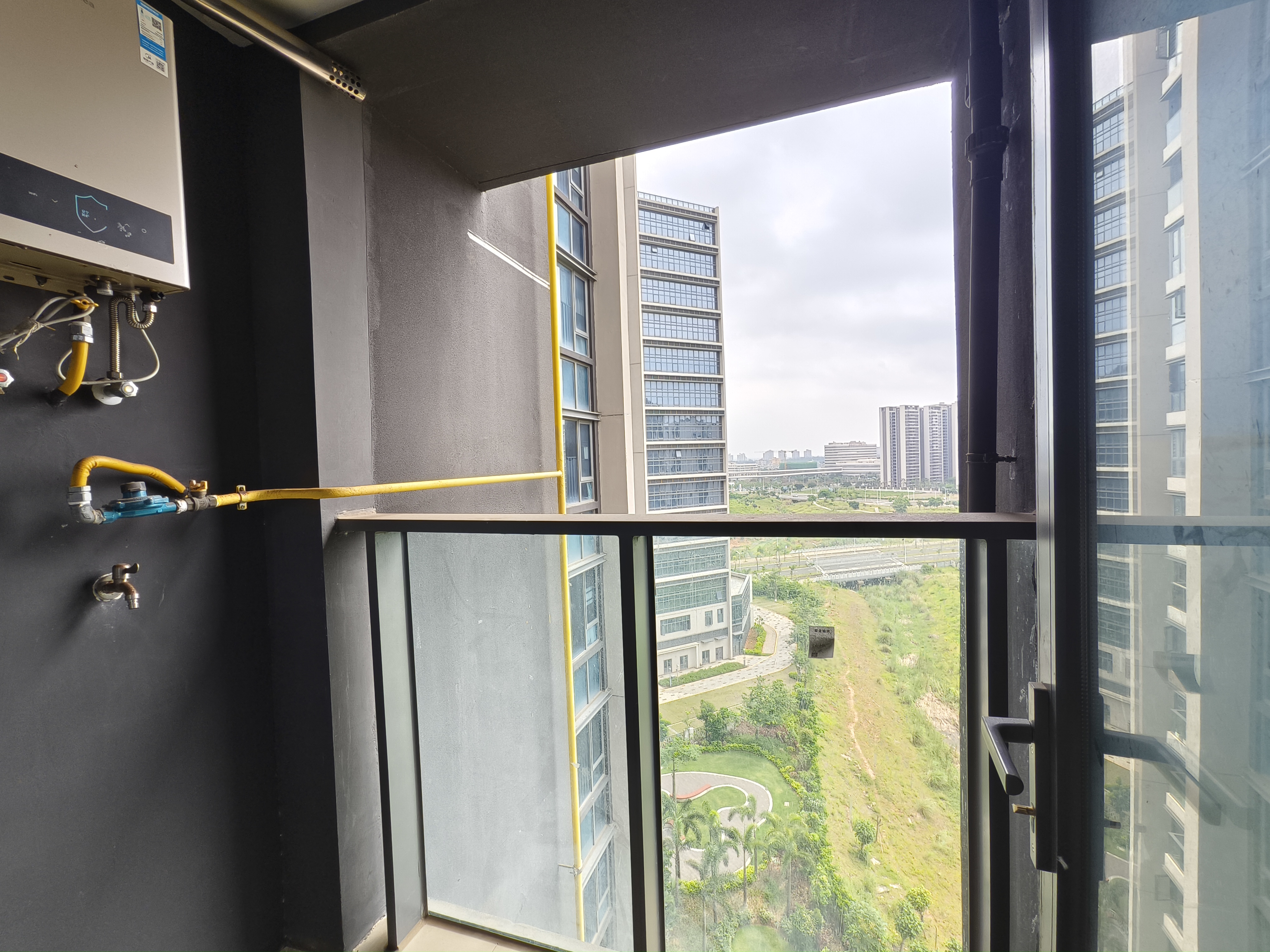 华侨城曦海岸3期  4室2厅2卫    183.0万 华侨城曦海岸3期  4室2厅2卫    183.0万客厅