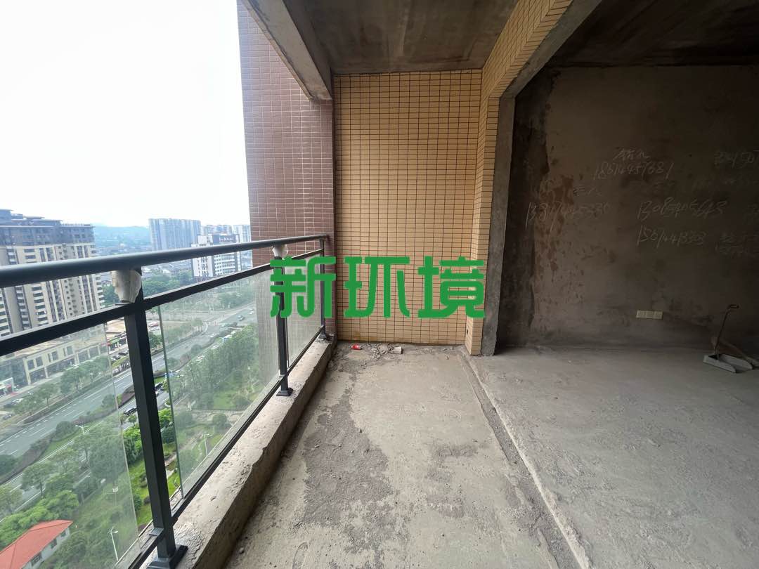 龙源华城  3室2厅2卫   68.00万客厅