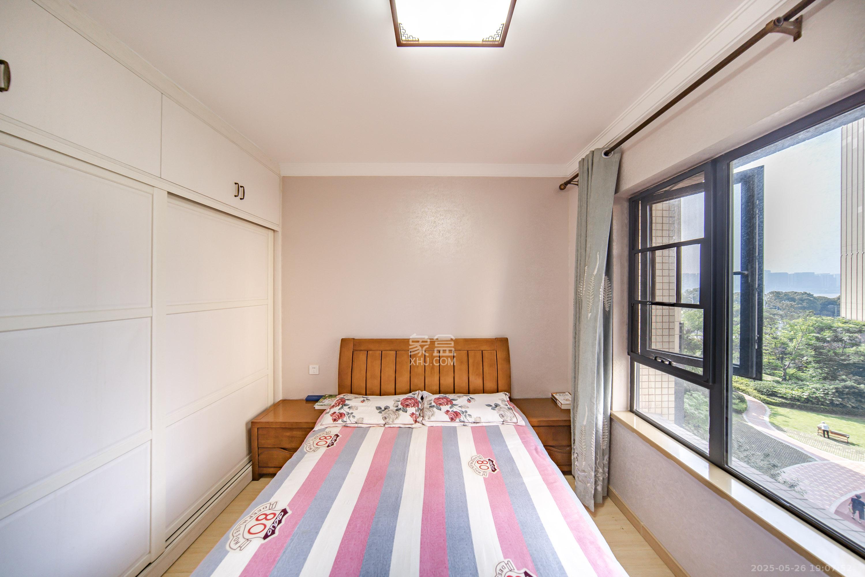 兰亭湾畔  4室2厅2卫   137.00万卧室