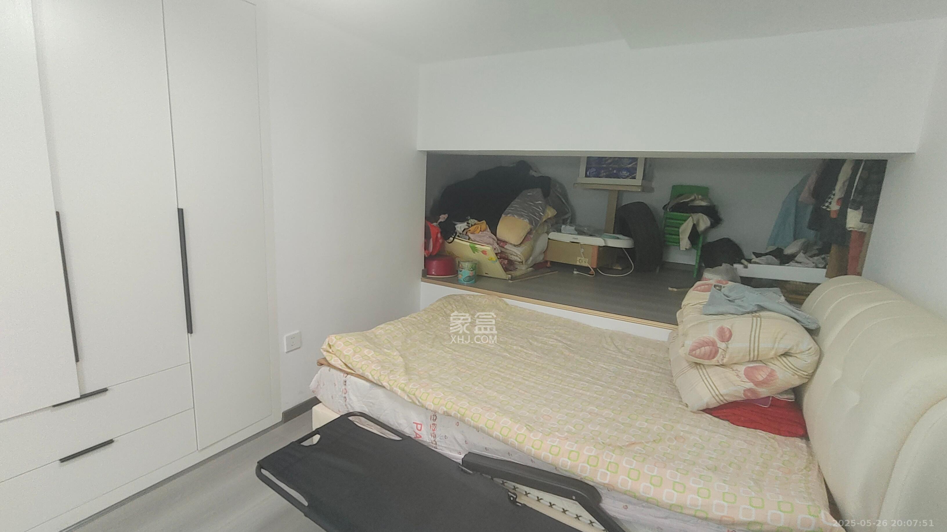 绿地V岛  2室1厅1卫   2300.00元/月室内图