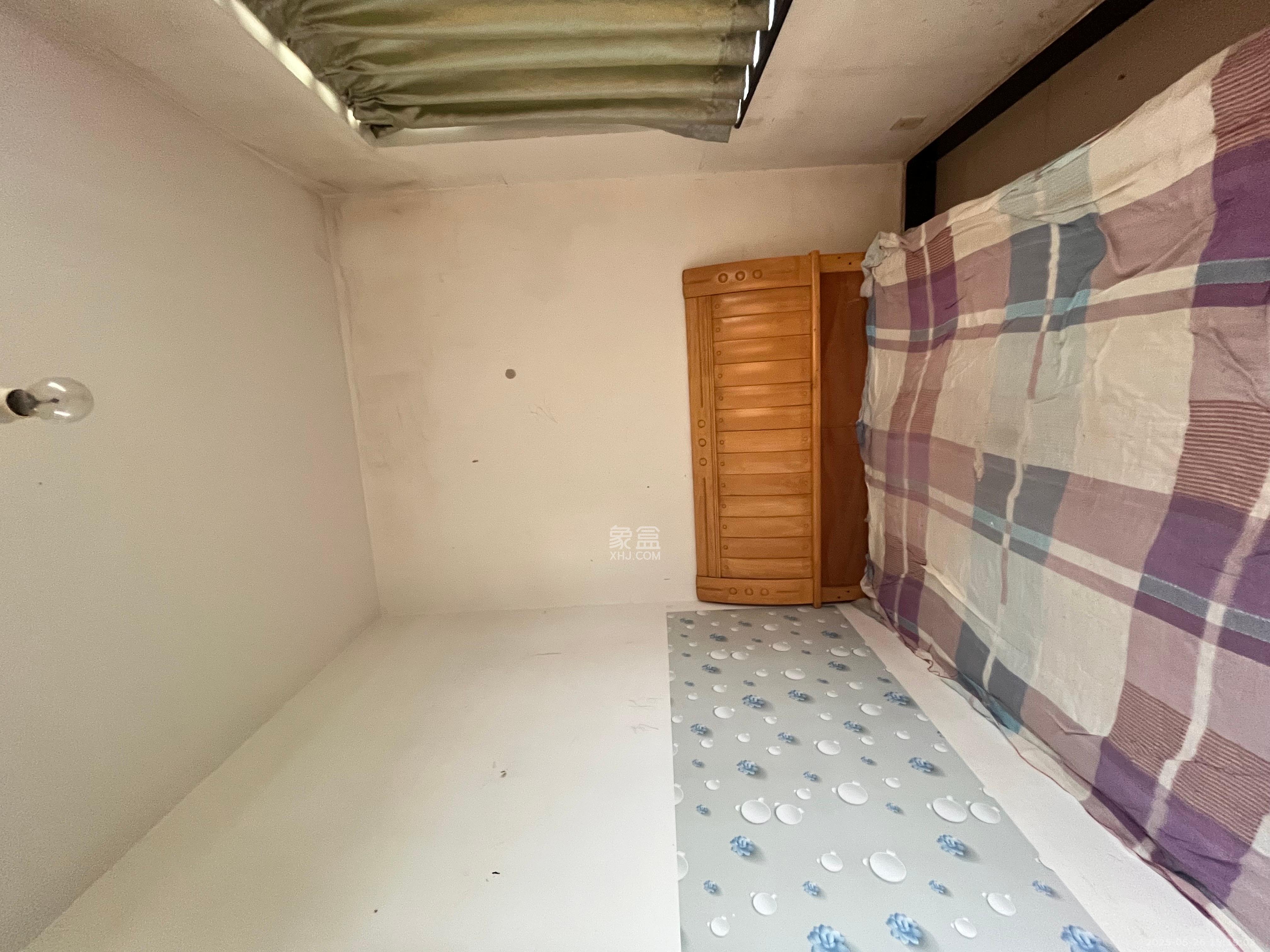 机械化宿舍  3室1厅1卫    1300.0元/月室内图