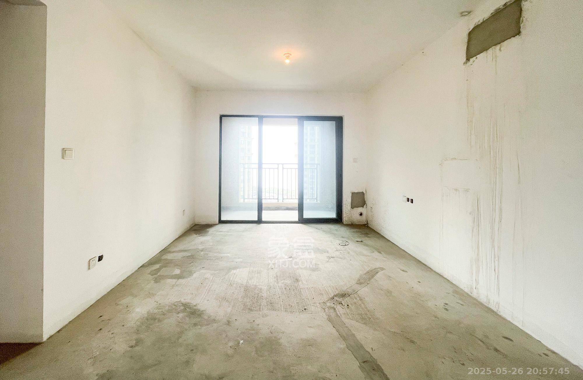 长沙雅居乐花园 4室2厅2卫 123.00万 长沙雅居乐花园 4室2厅2卫 123.00万客厅